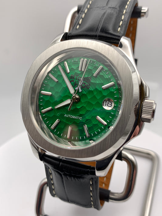 #TeamChole - One. 44mm Stainless steel. Textured dial. Sapphire. Seiko NH35.
