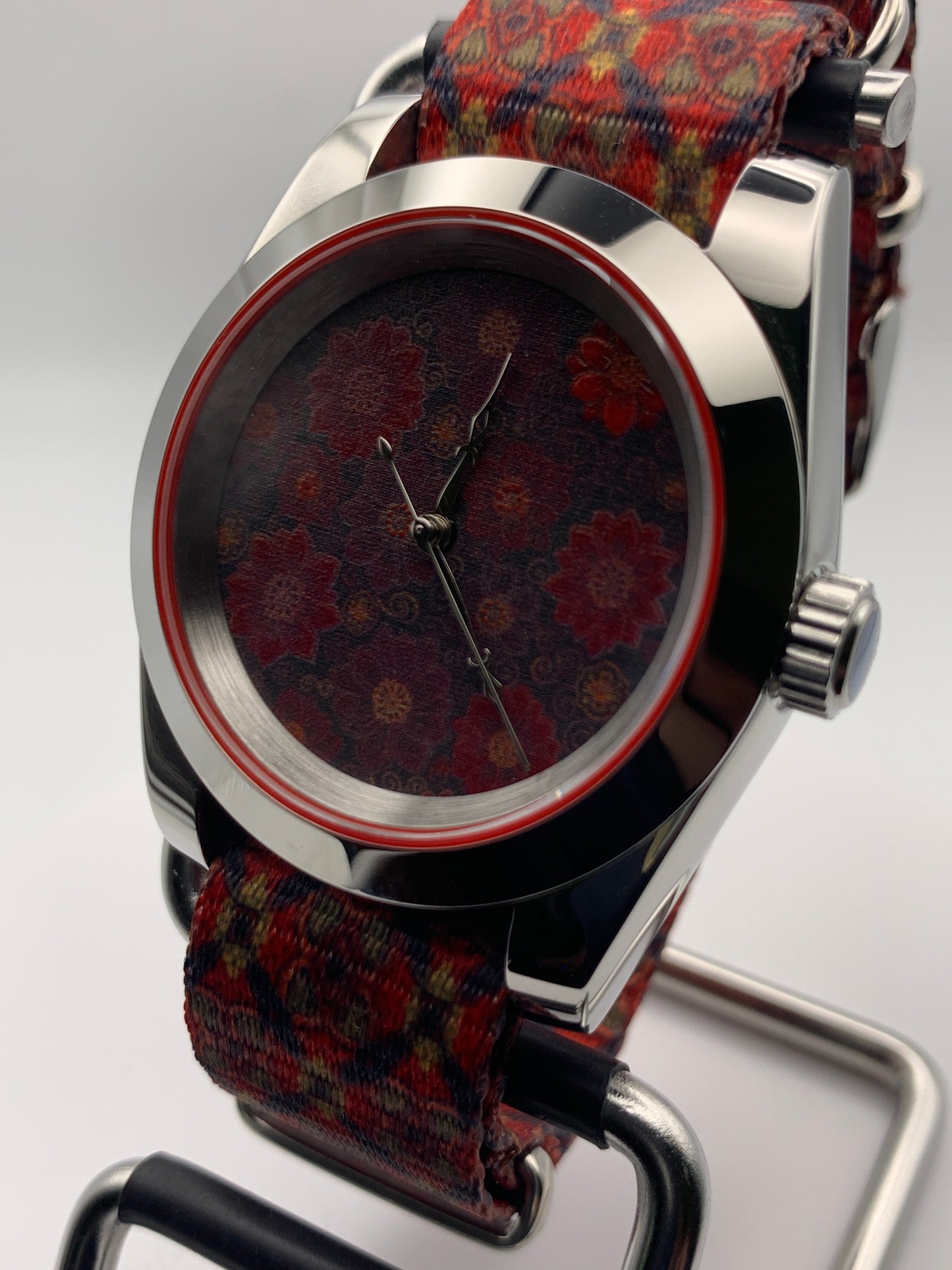 Brocade. 39mm stainless steel case. Sapphire crystal. Seiko NH38.