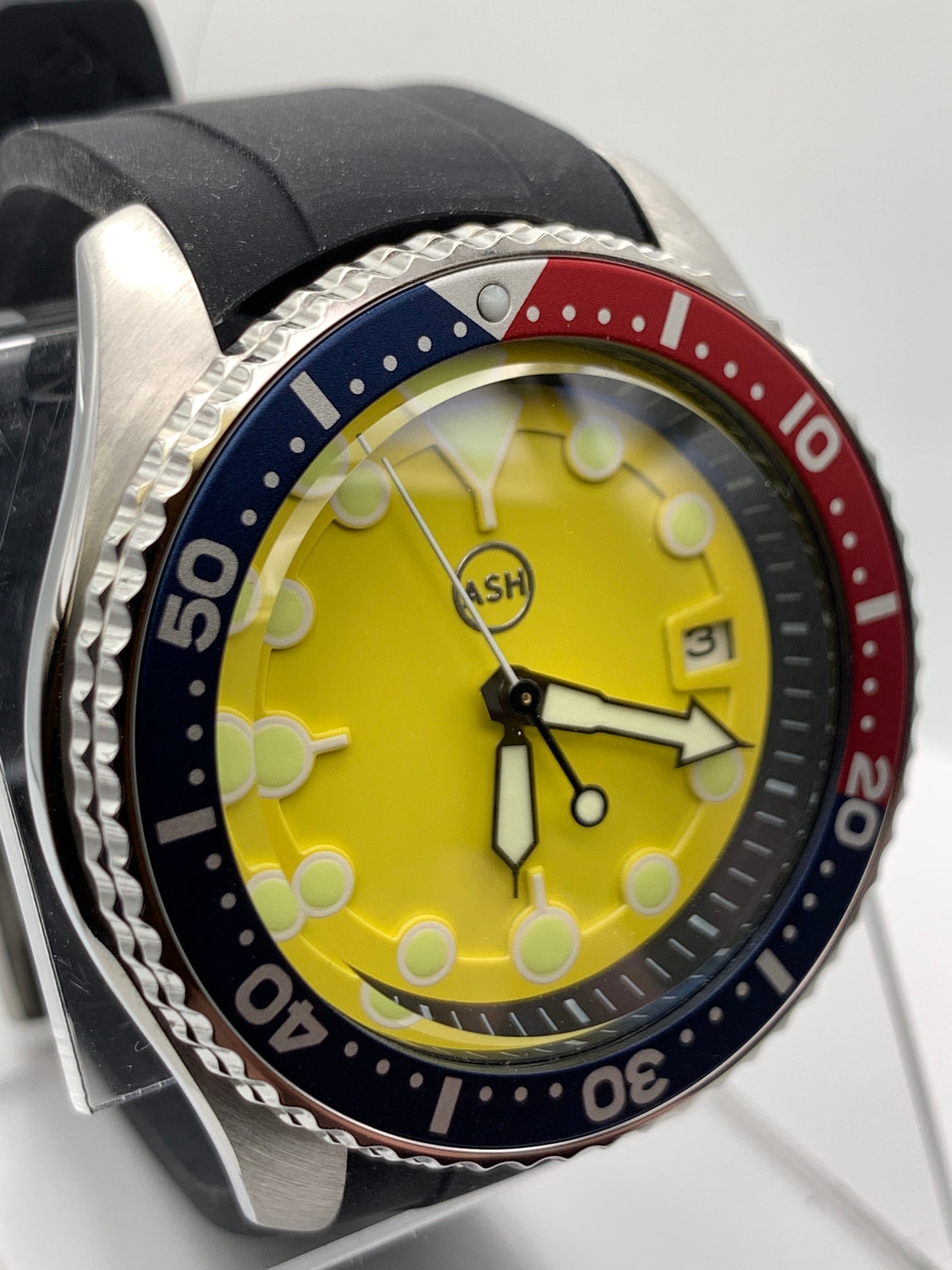 Happy. 42mm Stainless steel cushion case. Sapphire crystal. NH35 automatic.
