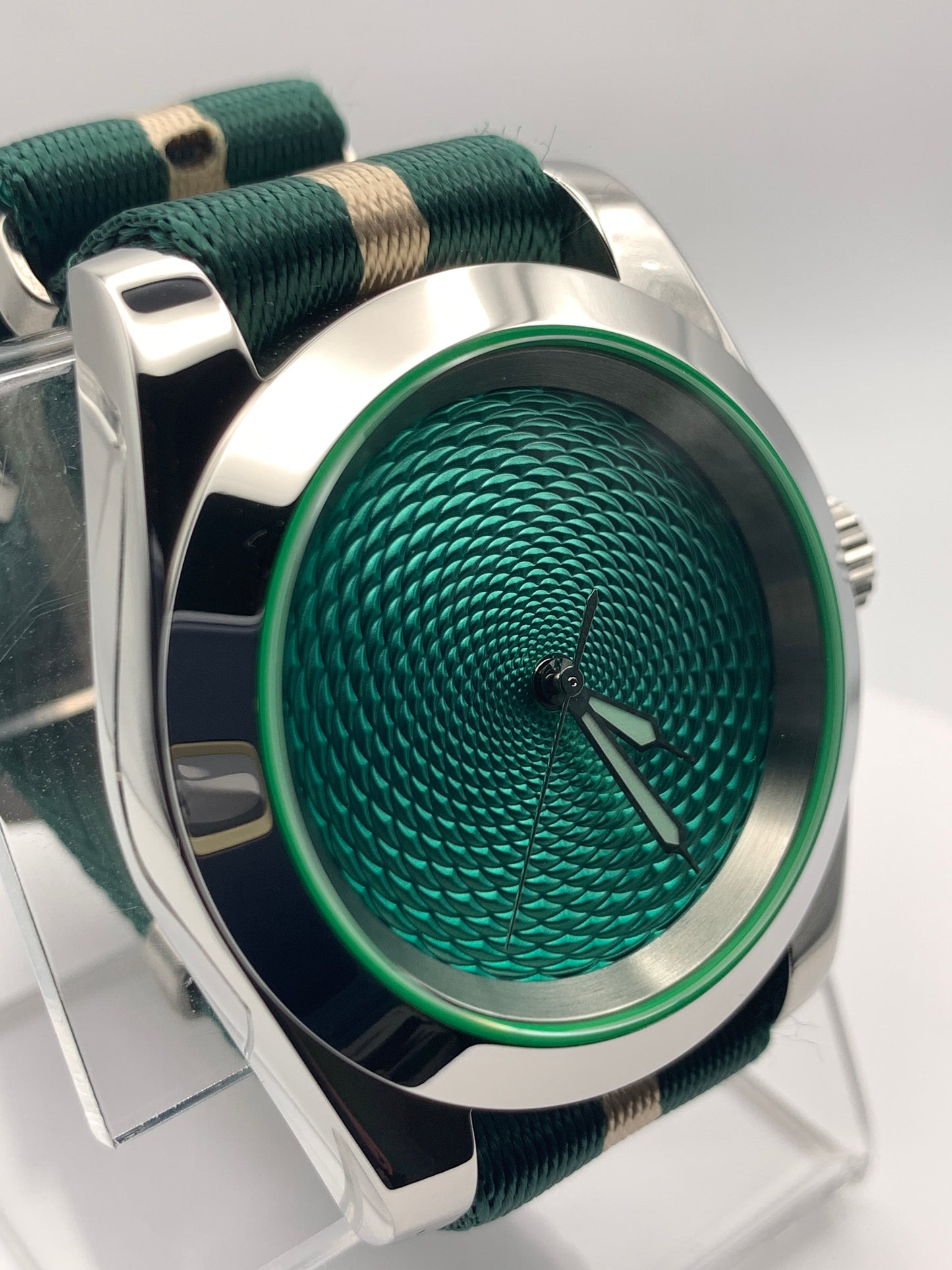 Strobilus. 39mm Stainless steel. Sapphire crystal. Seiko NH38.