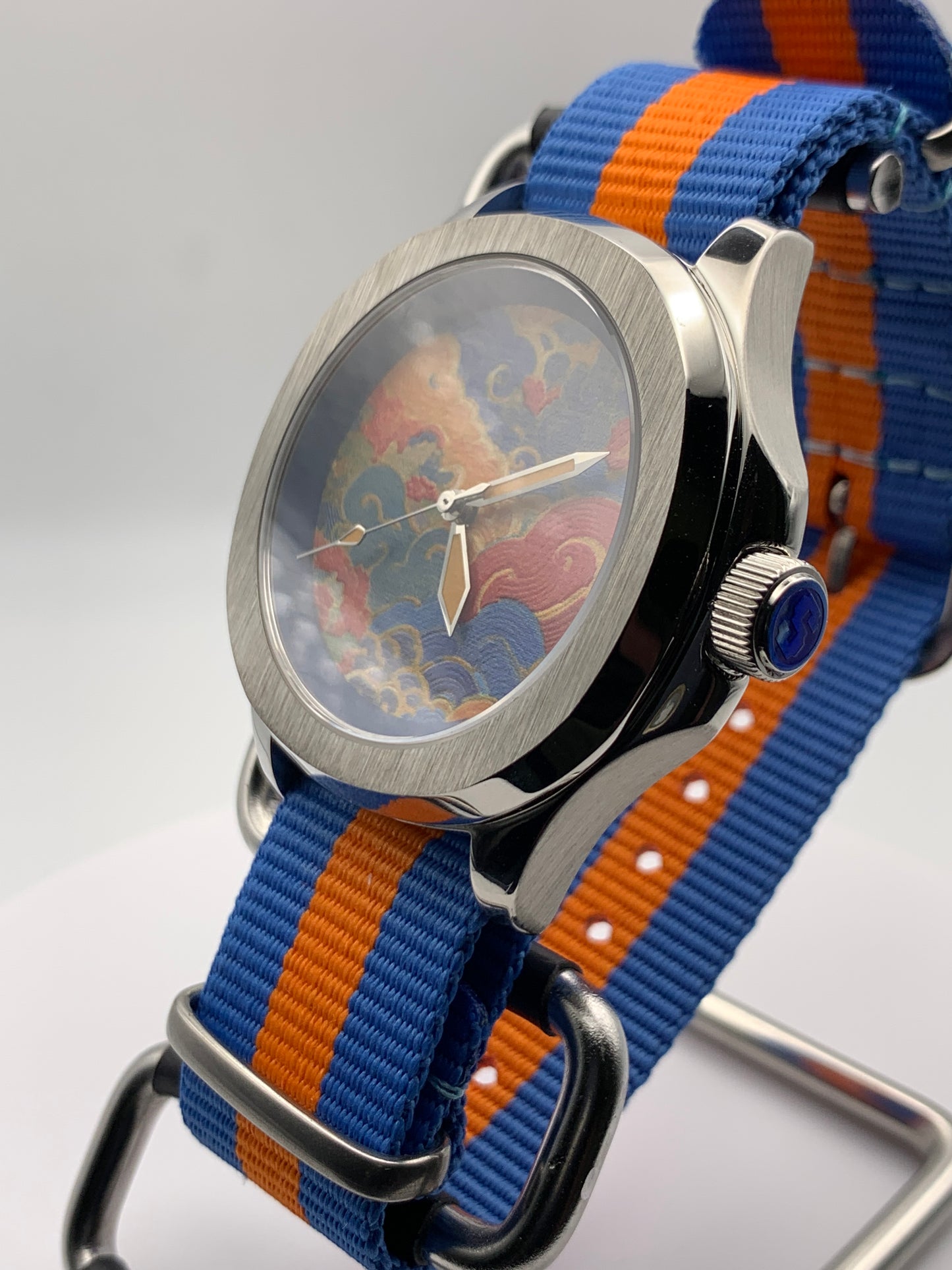 Floating World. B-stock. 40mm Stainless steel case. Sapphire crystal. Seiko NH38. Small flaws on the edge of the dial.