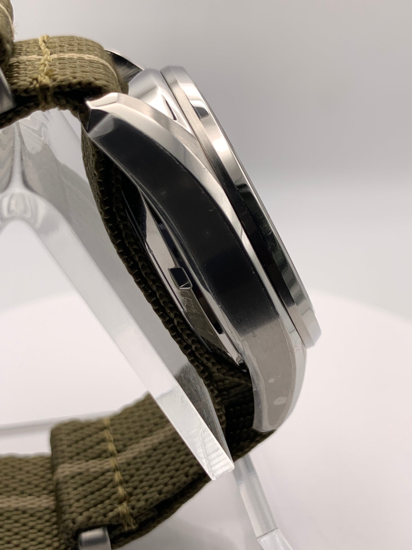 Ithilien. 38mm Stainless steel case. Sapphire crystal. Seiko NH35.