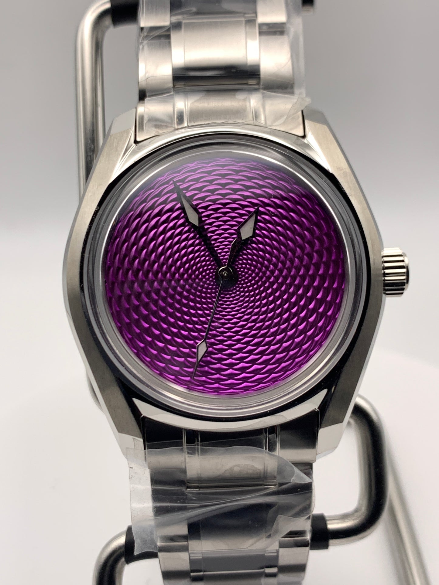 Brandy. 38mm Stainless steel. Double dome sapphire with AR. Seiko NH38.