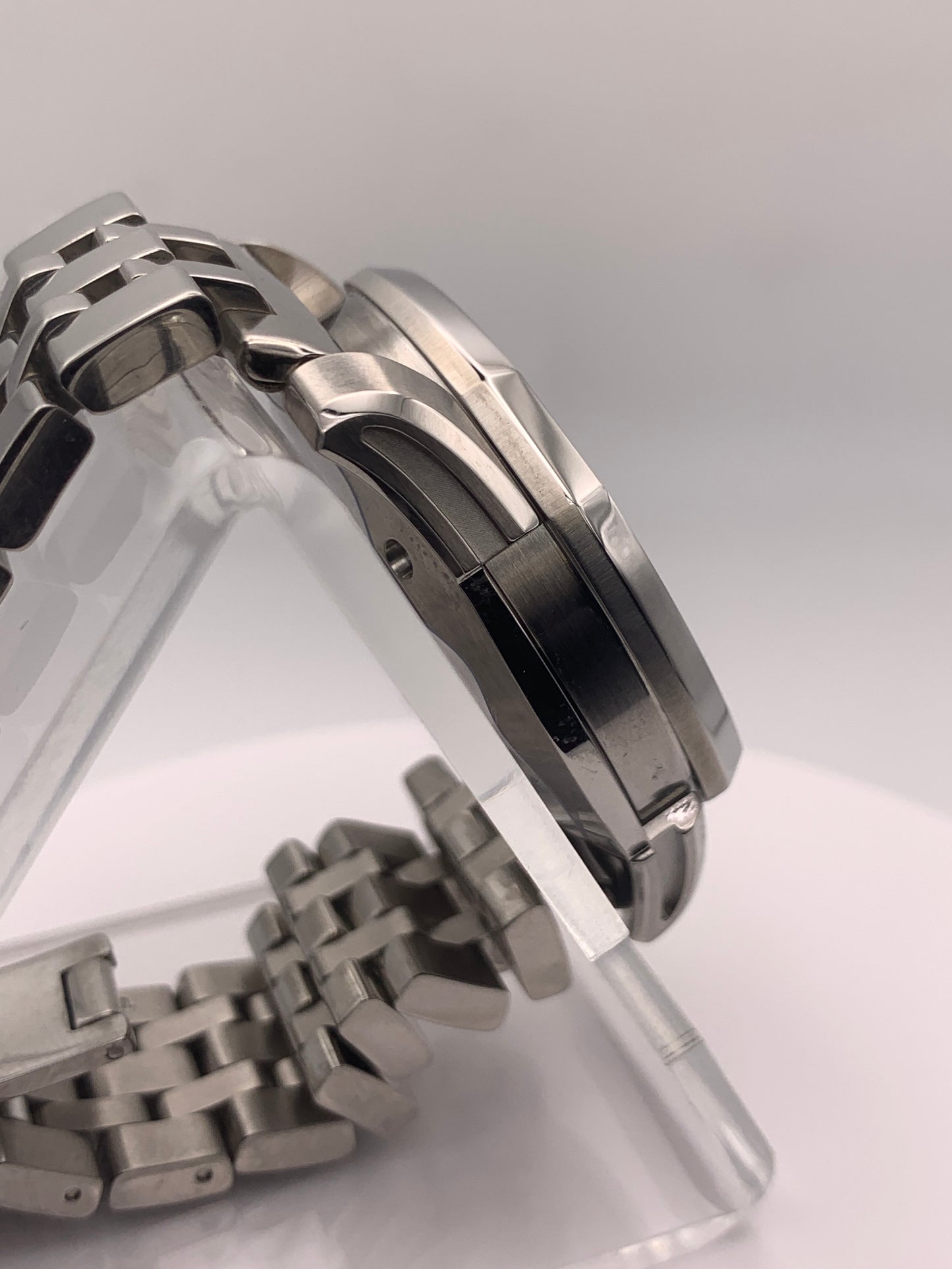 Spectrum. Mosaic mother of pearl dial. 38mm Stainless steel case. Sapphire crystal. NH35 automatic movement.