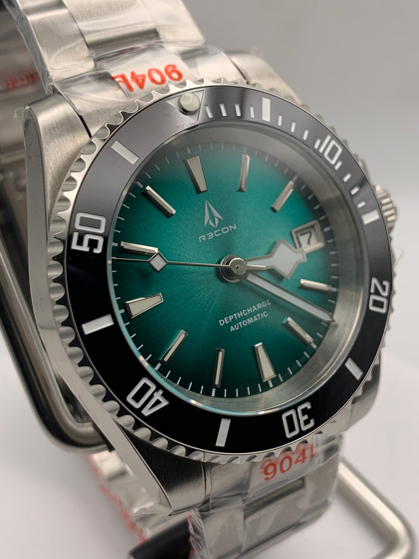 R3CON Collection. Custom teal dial watch. 40.5mm stainless steel case. Sapphire crystal. Seiko NH35.