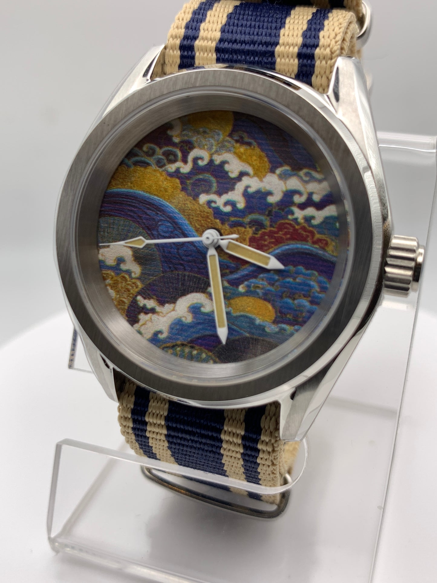 Chakushoku. 38mm Stainless steel. Sapphire crystal. Seiko NH38.