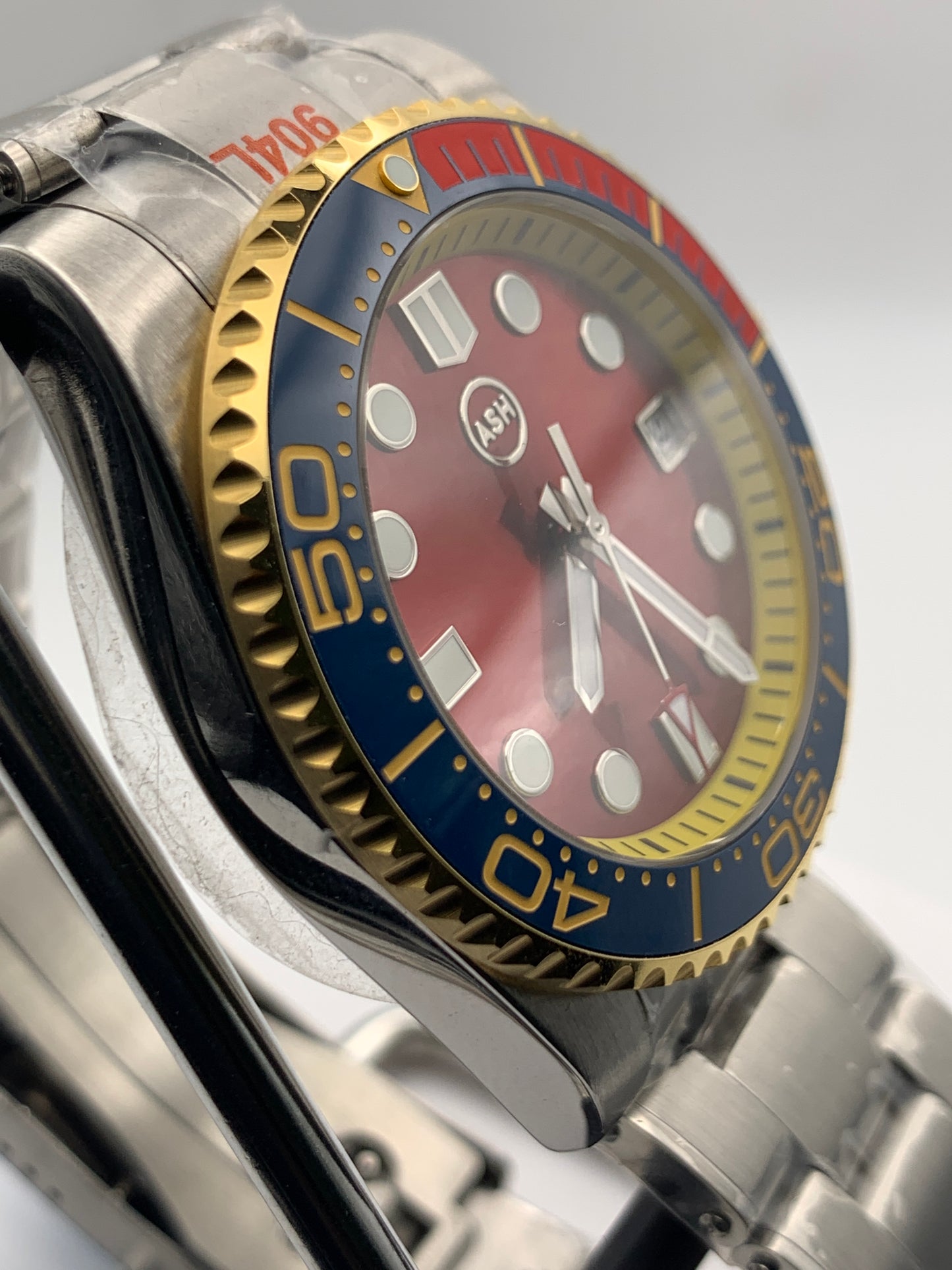 Toy Box. 41mm stainless steel case. Sapphire crystal. Seiko NH35.