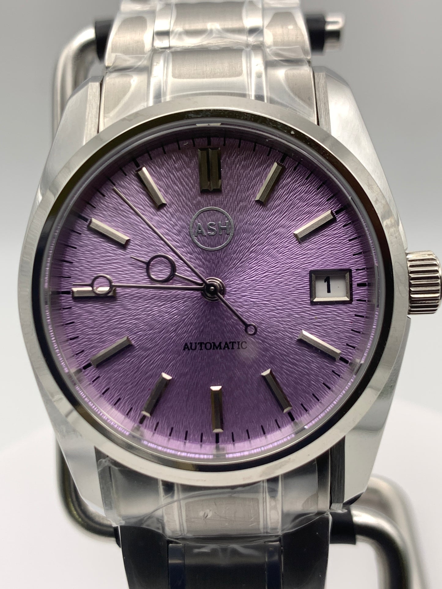 Violet II - 36mm Stainless steel case with matching bracelet. Unique dial. Sapphire crystal. Seiko NH35 automatic.