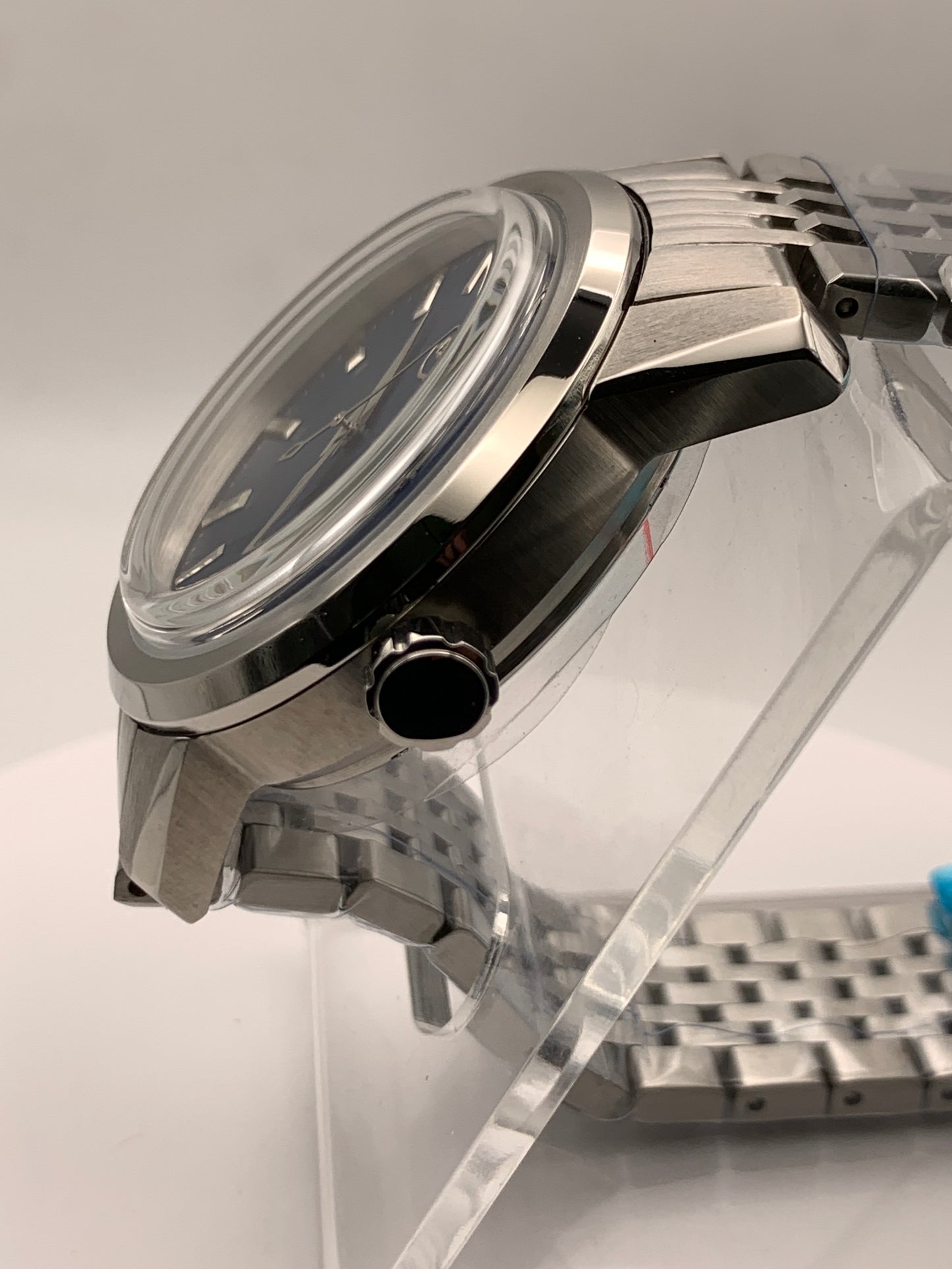 Nocturne. 40mm stainless steel case with matching bracelet. Box sapphire crystal. Seiko NH35