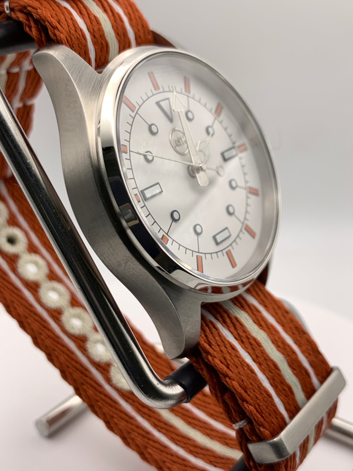 Fuyu. 39mm Stainless steel case.  Sapphire crystal. Seiko NH38
