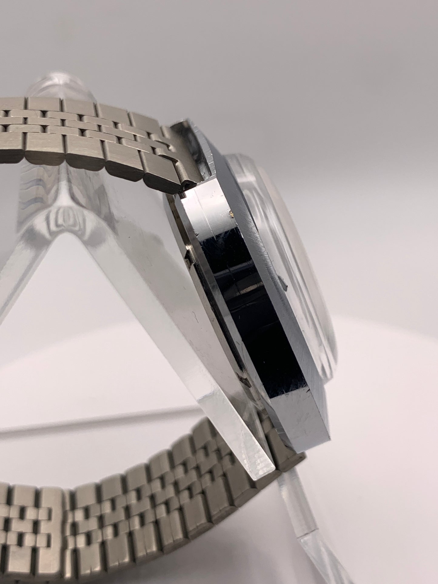 GORT. 41mm Vintage case and NOS vintage bracelet. 37mm lug to lug. MOP dial. Acrylic dome. Seiko VH31 mecha-quartz.