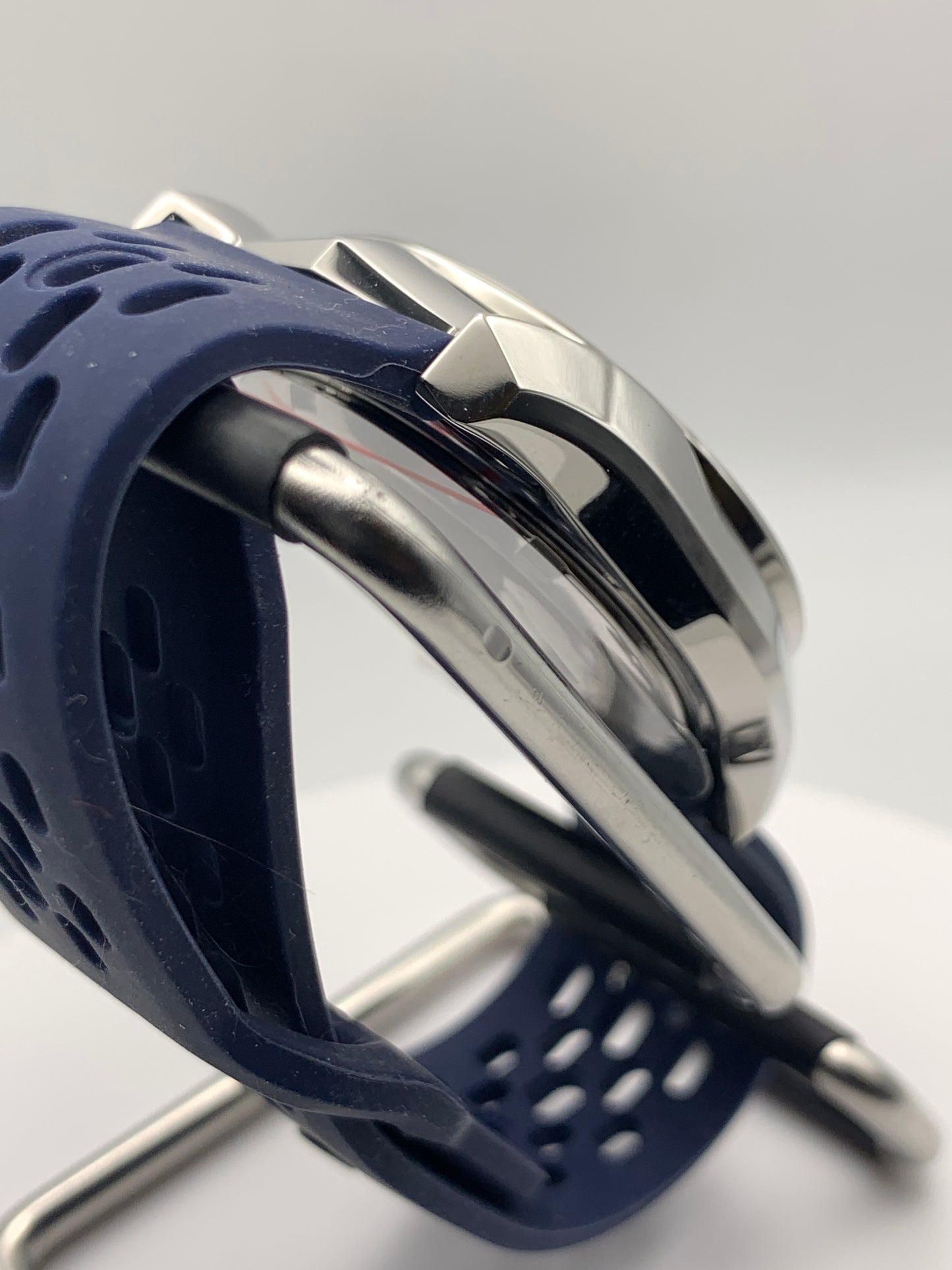 Miles. 39mm Stainless Steel case. AR coated sapphire crystal. Crystal titanium dial. Seiko NH35 automatic.