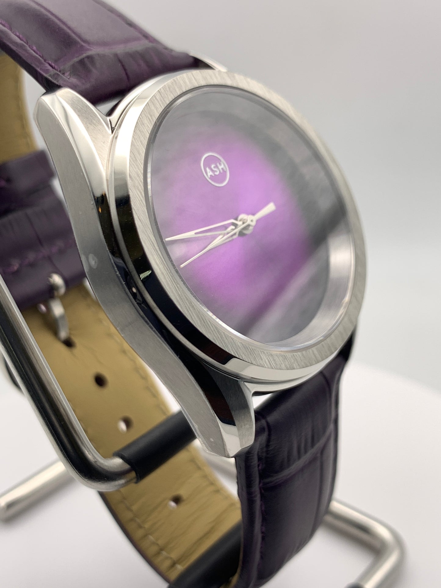 People Eater. 38mm Stainless steel. Sapphire crystal. Seiko NH38. Bracelet and leather strap included.