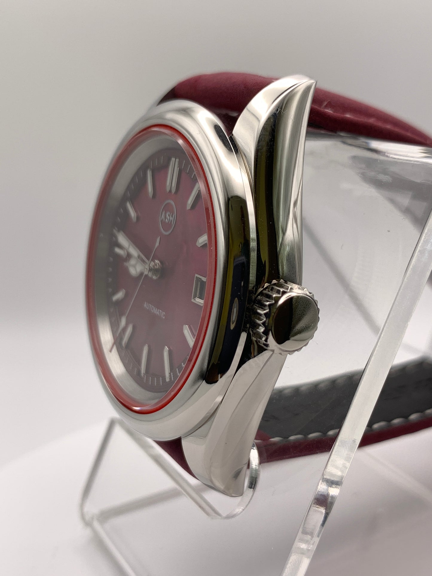 Rosie. 39mm Stainless steel. Mother of pearl dial. Sapphire crystal. Seiko NH35 automatic.