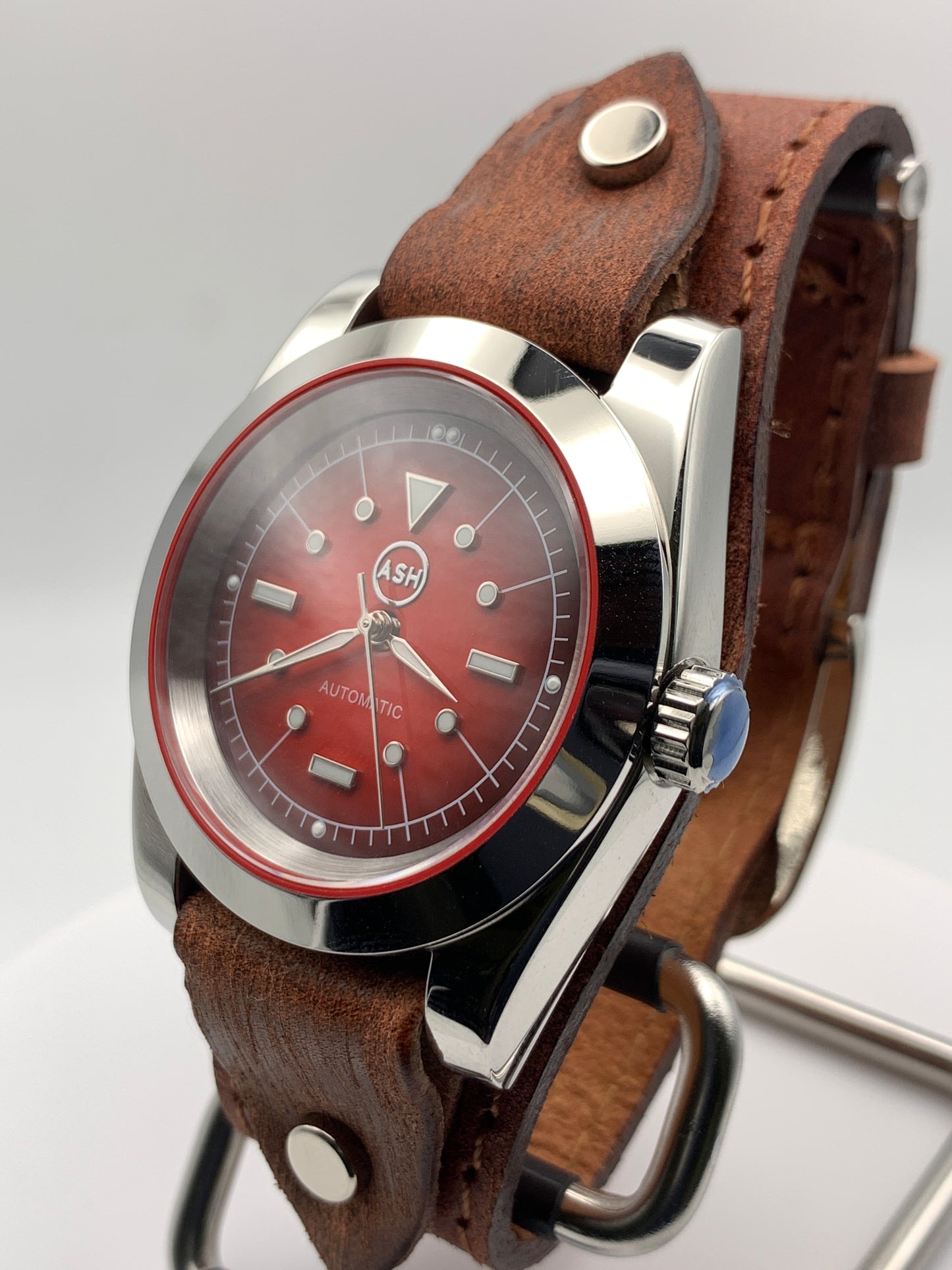 Red Five. 39mm Stainless steel. Sapphire crystal. Seiko NH38.