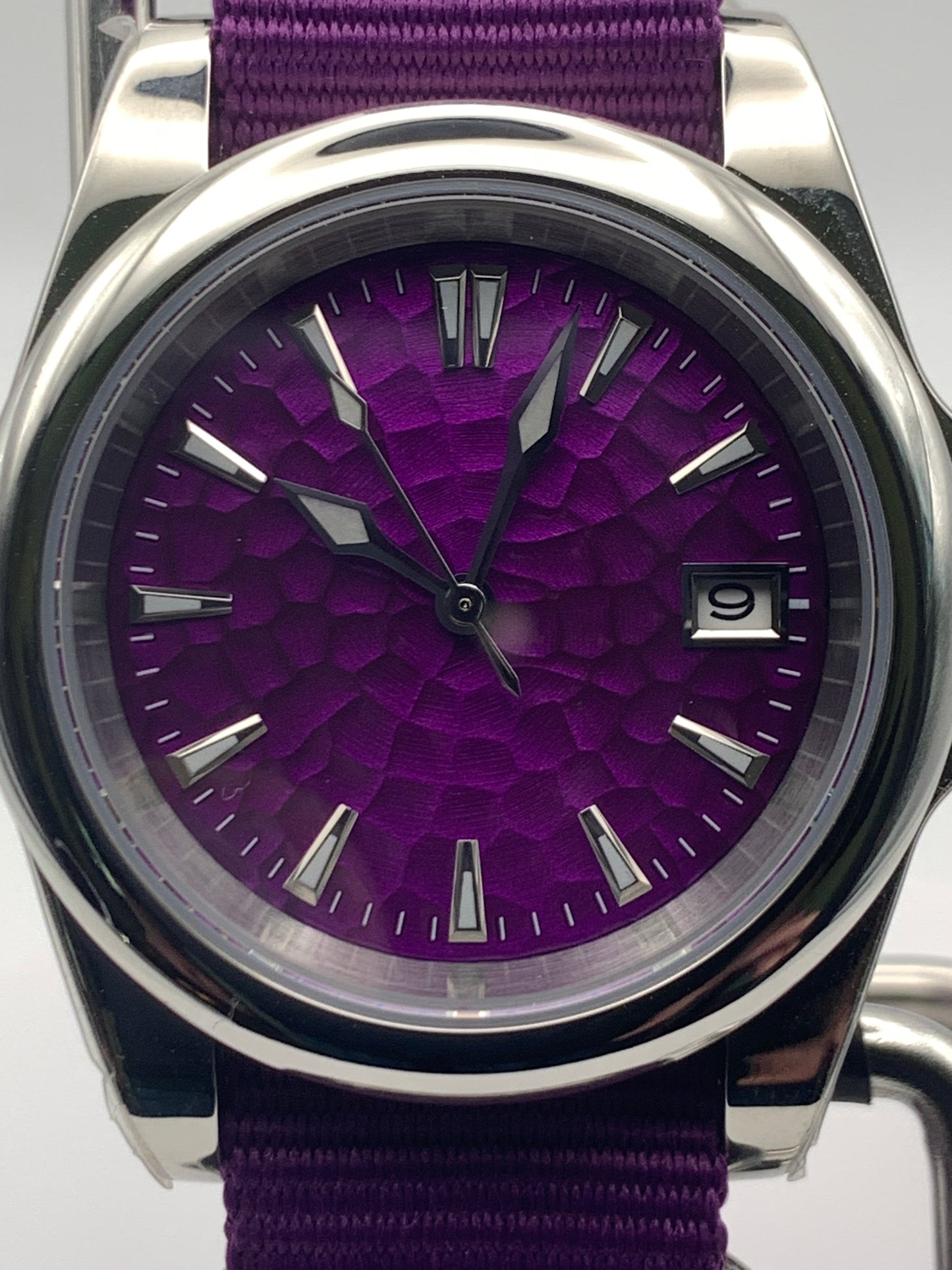 OGCola - Cherry. 39mm stainless steel. Sapphire crystal. Seiko NH35.