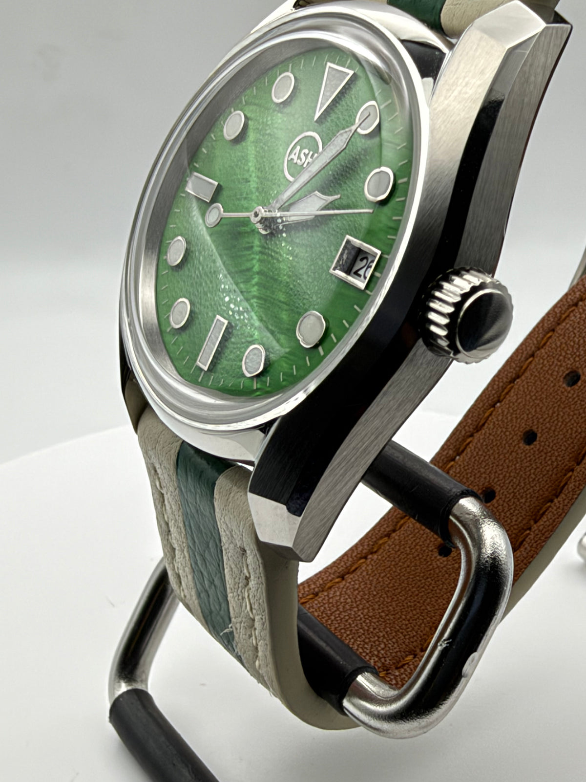 Andy 1.4 - 38mm Stainless steel. Double dome sapphire. Green MOP dial. Seiko NH35.