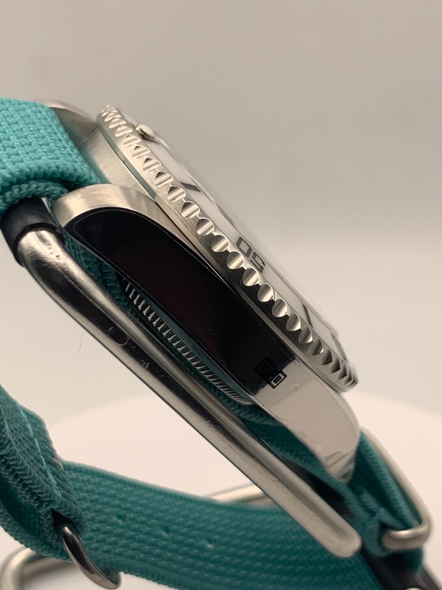 Neptune’s Veil. 40mm Stainless steel. Sapphire crystal. 120 click unidirectional bezel. Miyota 8215 automatic.