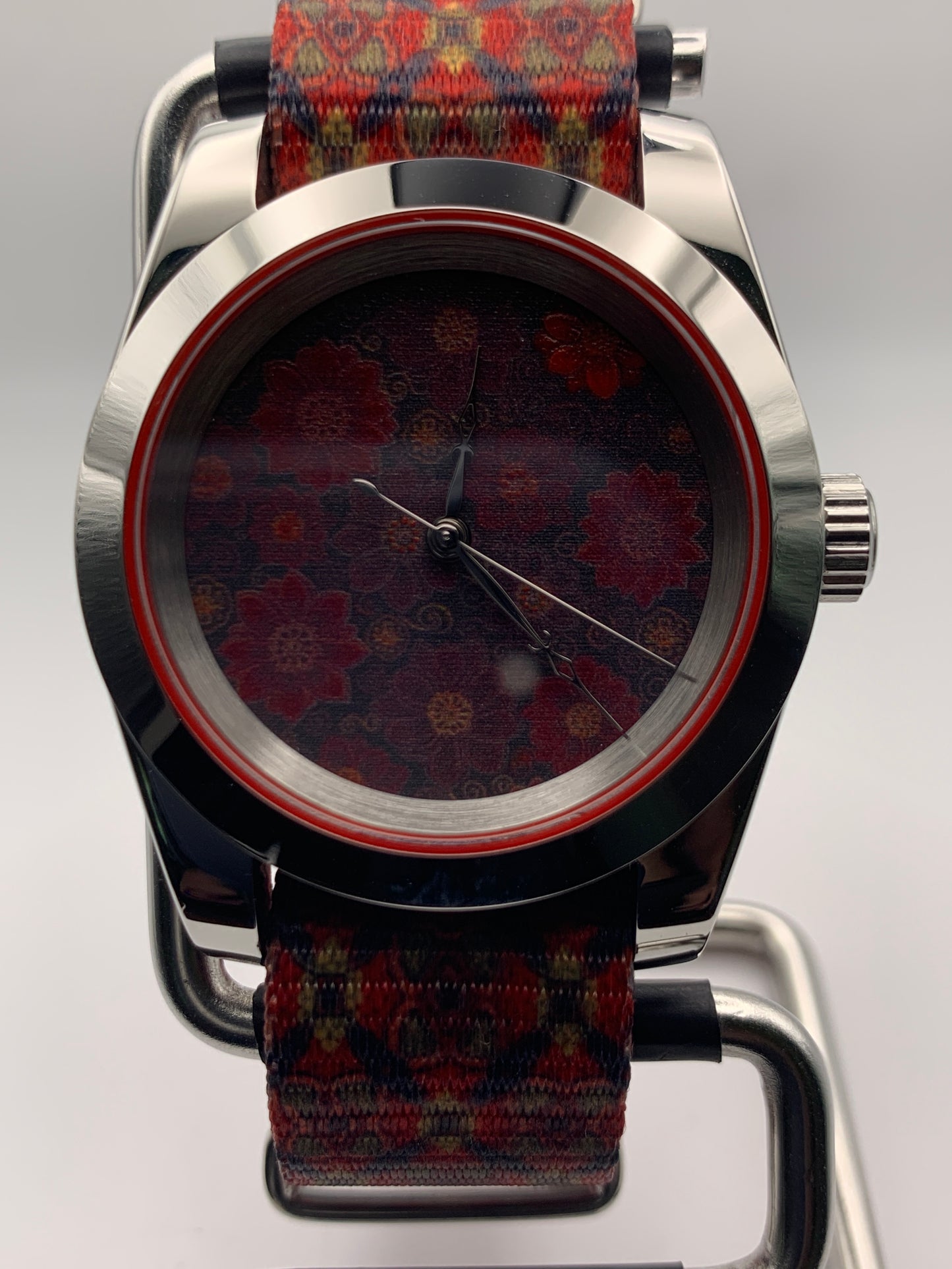 Brocade. 39mm stainless steel case. Sapphire crystal. Seiko NH38.