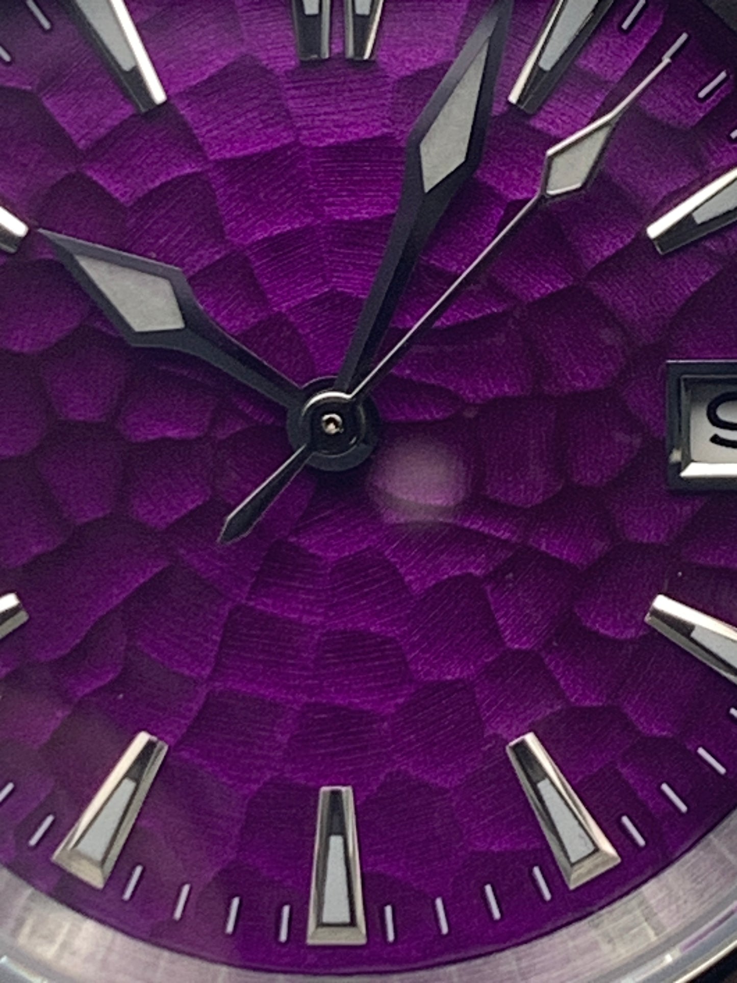 OGCola - Cherry. 39mm stainless steel. Sapphire crystal. Seiko NH35.