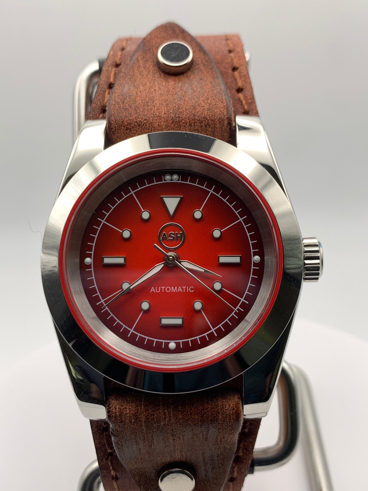 Red Five. 39mm Stainless steel. Sapphire crystal. Seiko NH38.