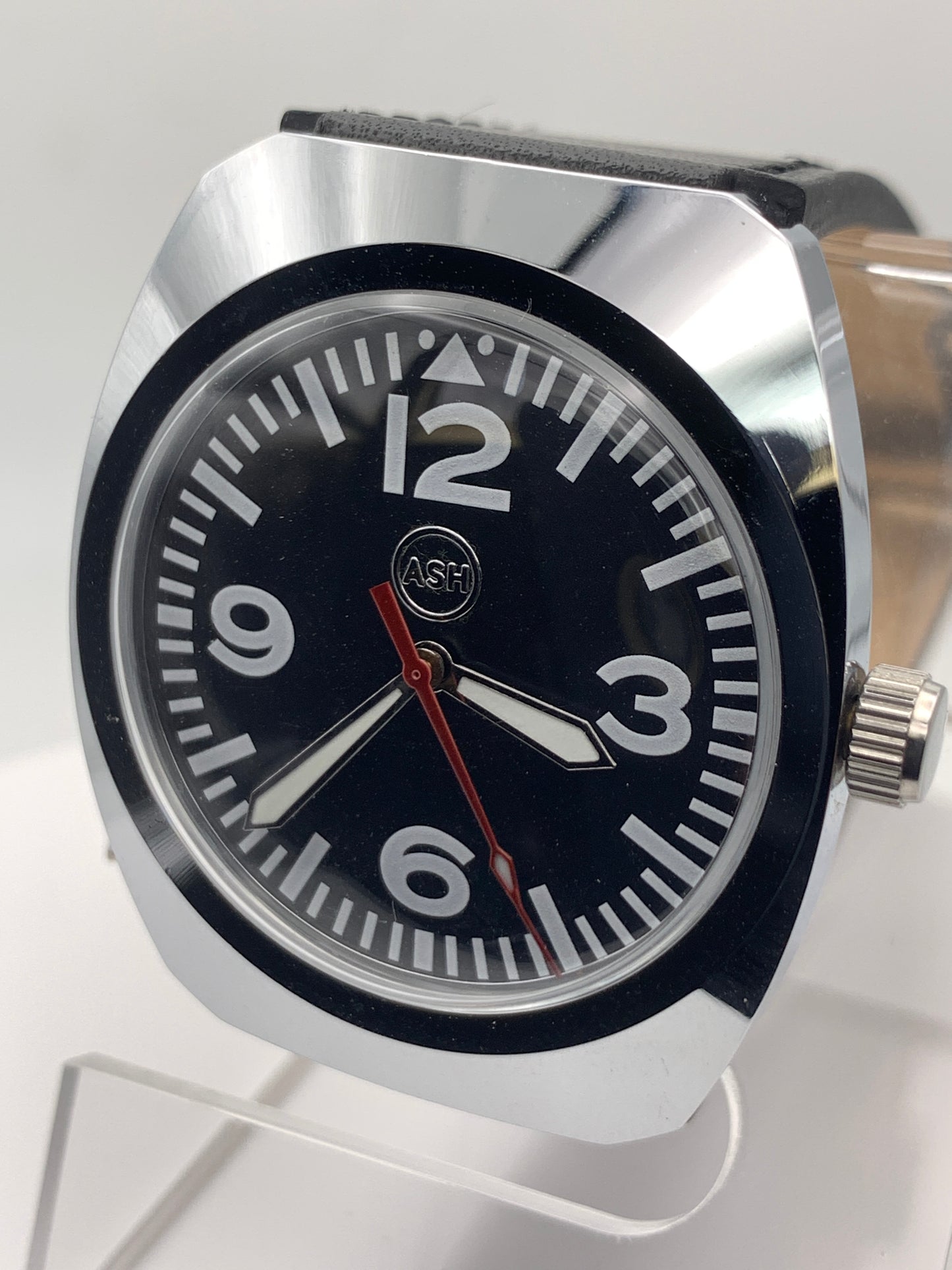 Solo Flight. Neo Vintage Collection. 36mm NOS Gruen case. Acrylic domed crystal. Miyota 2039.