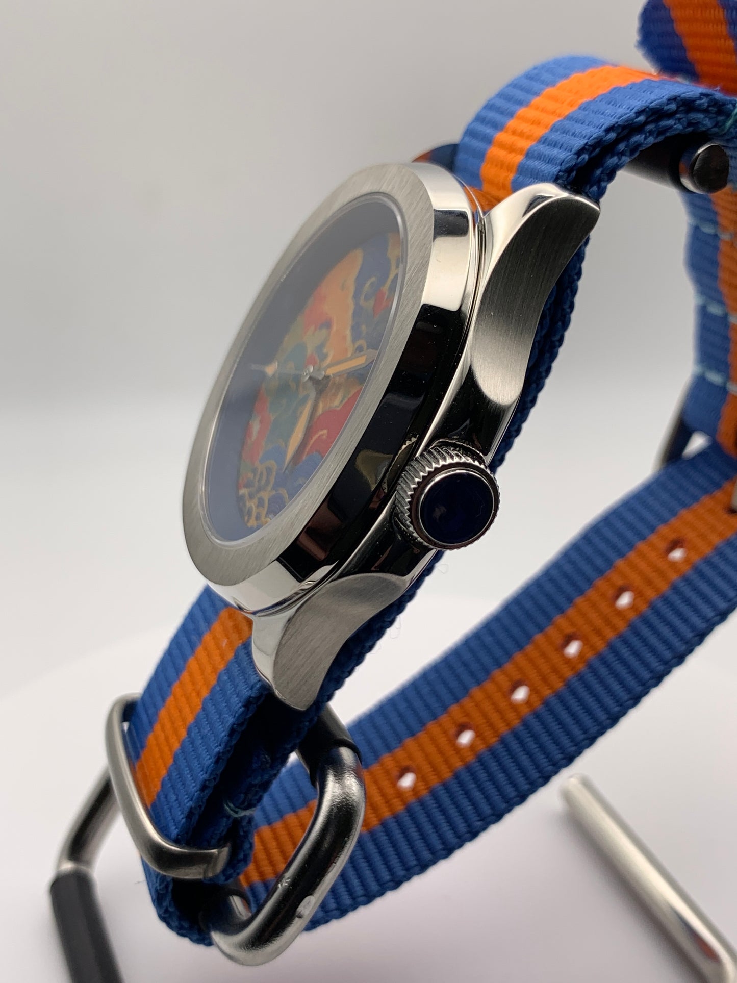 Floating World. B-stock. 40mm Stainless steel case. Sapphire crystal. Seiko NH38. Small flaws on the edge of the dial.