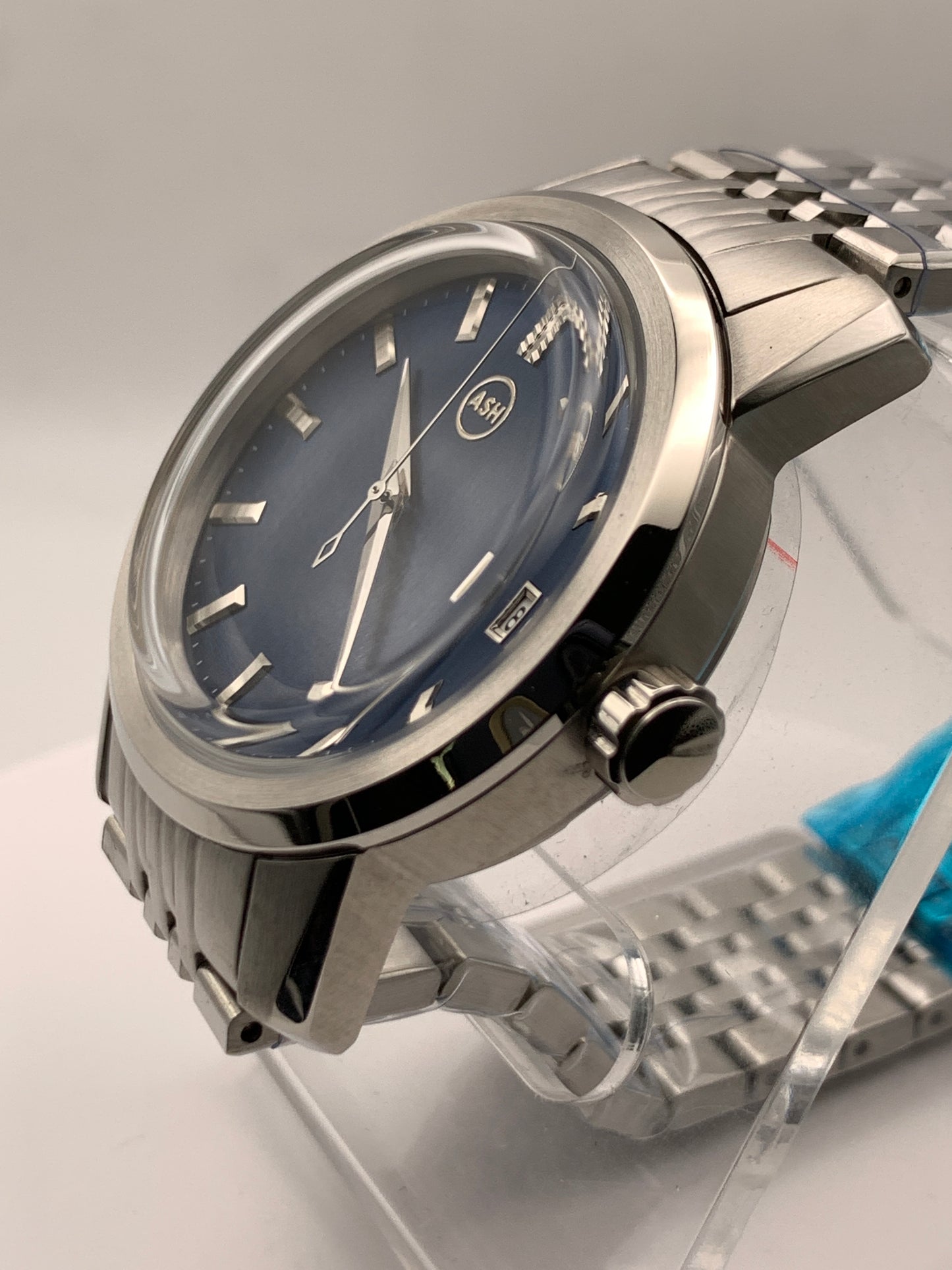 Nocturne. 40mm stainless steel case with matching bracelet. Box sapphire crystal. Seiko NH35