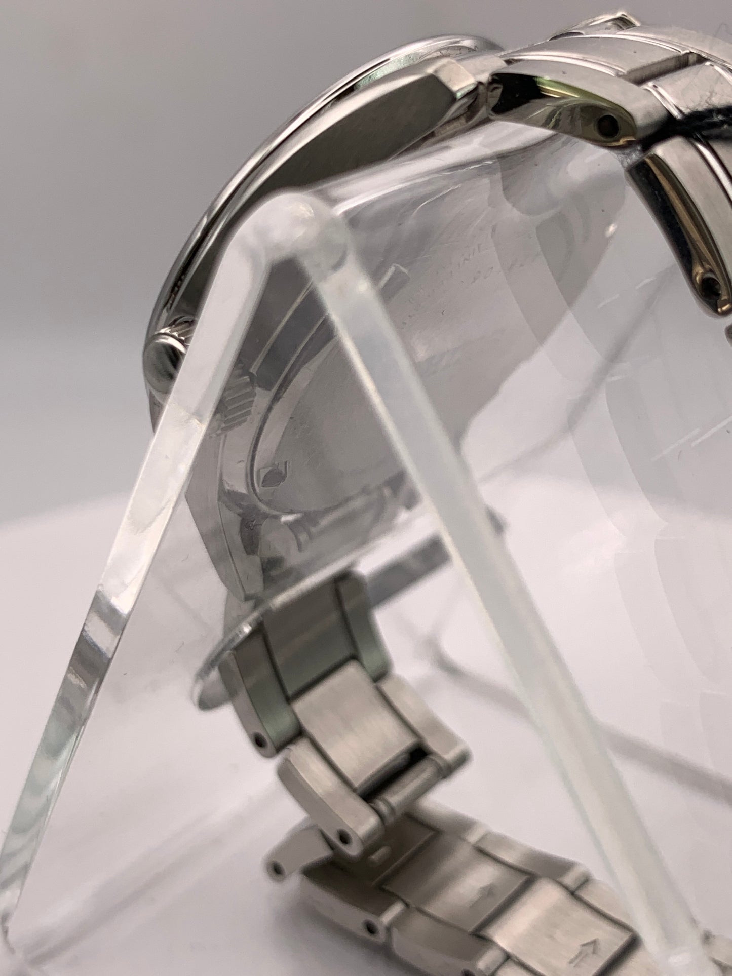 Seiko SUR633- 30mm Stainless steel case. Silver sunray dial. Sapphire crystal. 6n22 quartz movement. 100m water resistance. Box and papers.