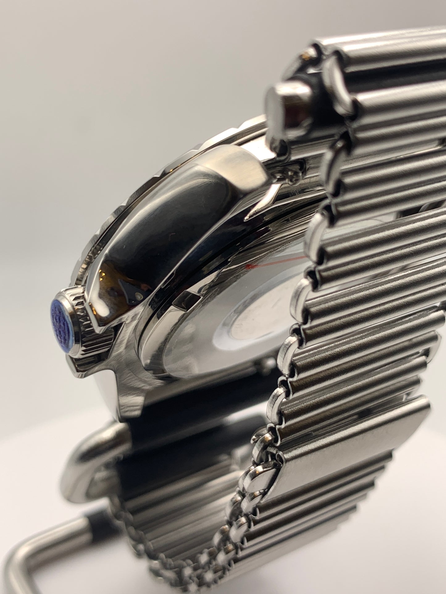 Party-whirl. 41mm Stainless steel.  Sapphire crystal.  Seiko NH35. Bonklip.