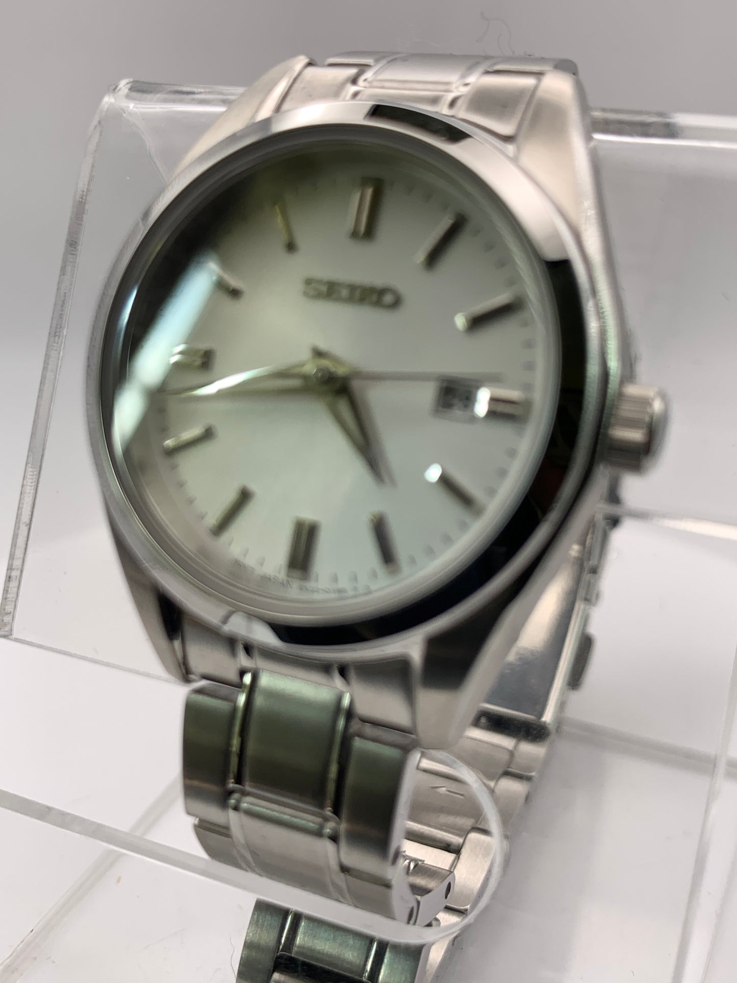 Seiko SUR633- 30mm Stainless steel case. Silver sunray dial. Sapphire crystal. 6n22 quartz movement. 100m water resistance. Box and papers.
