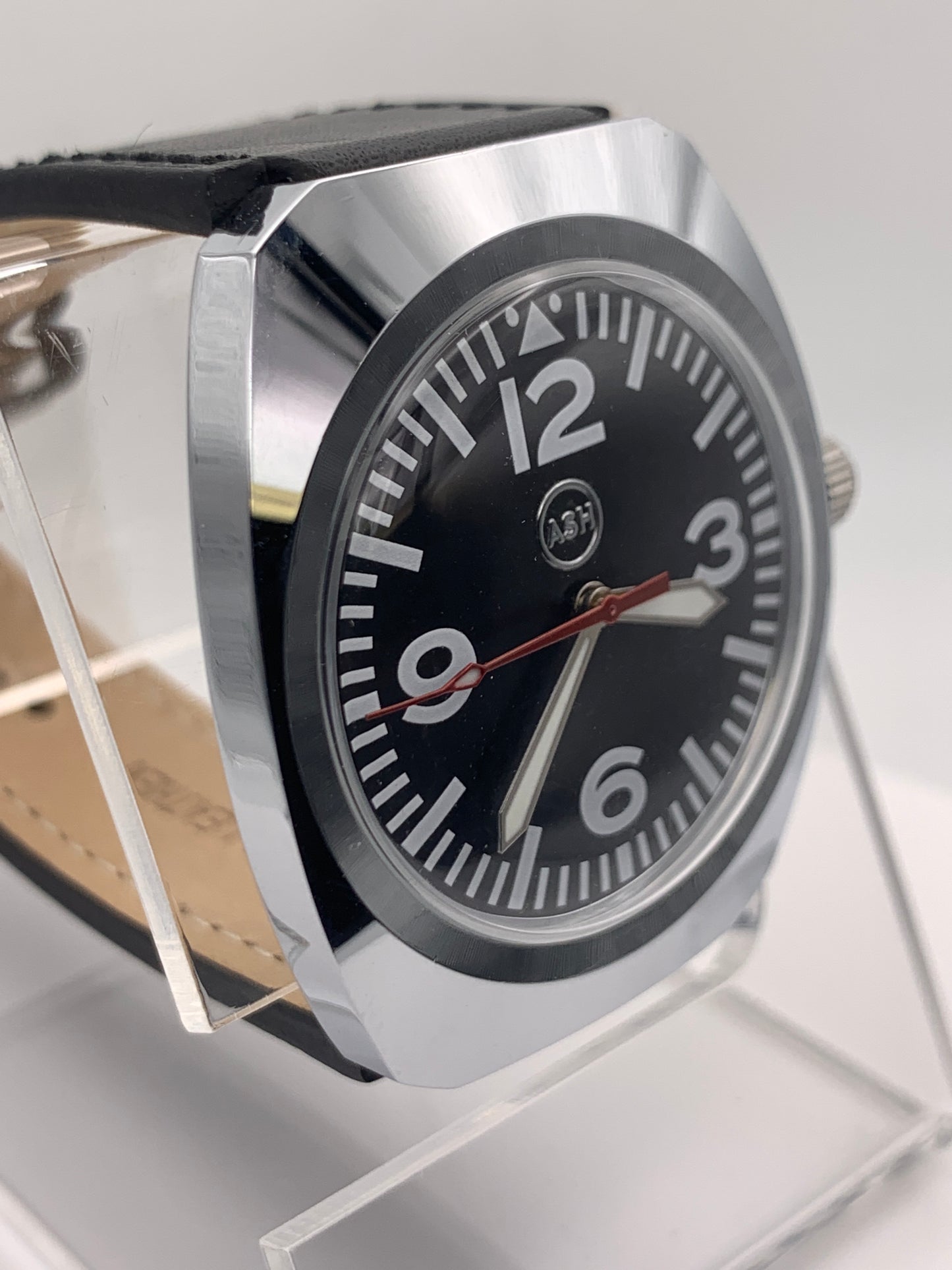 Solo Flight. Neo Vintage Collection. 36mm NOS Gruen case. Acrylic domed crystal. Miyota 2039.
