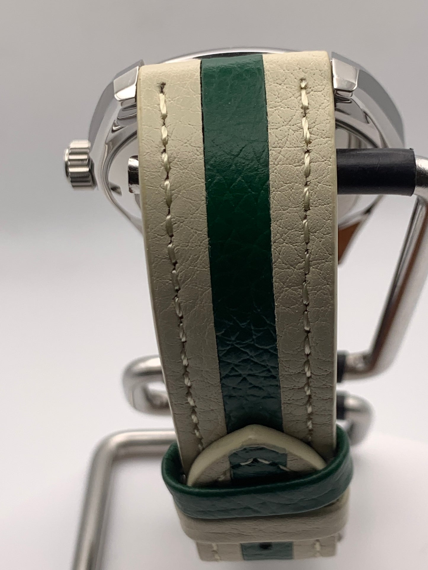 Andy. 38mm Stainless steel. Double dome sapphire. Green MOP dial. Seiko NH35.