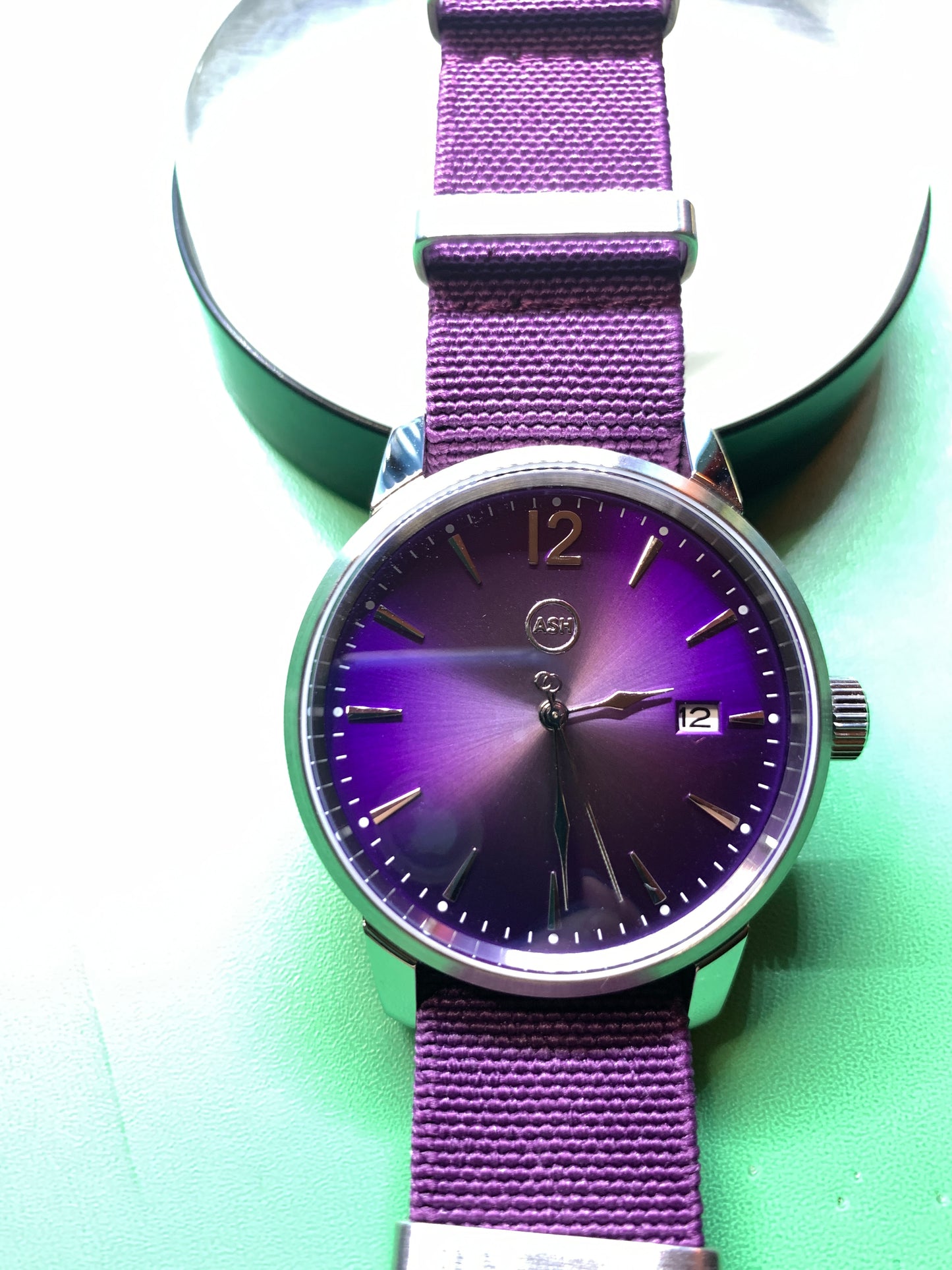Ultraviolet. 40mm stainless steel case. Sapphire crystal. Seiko NH35.
