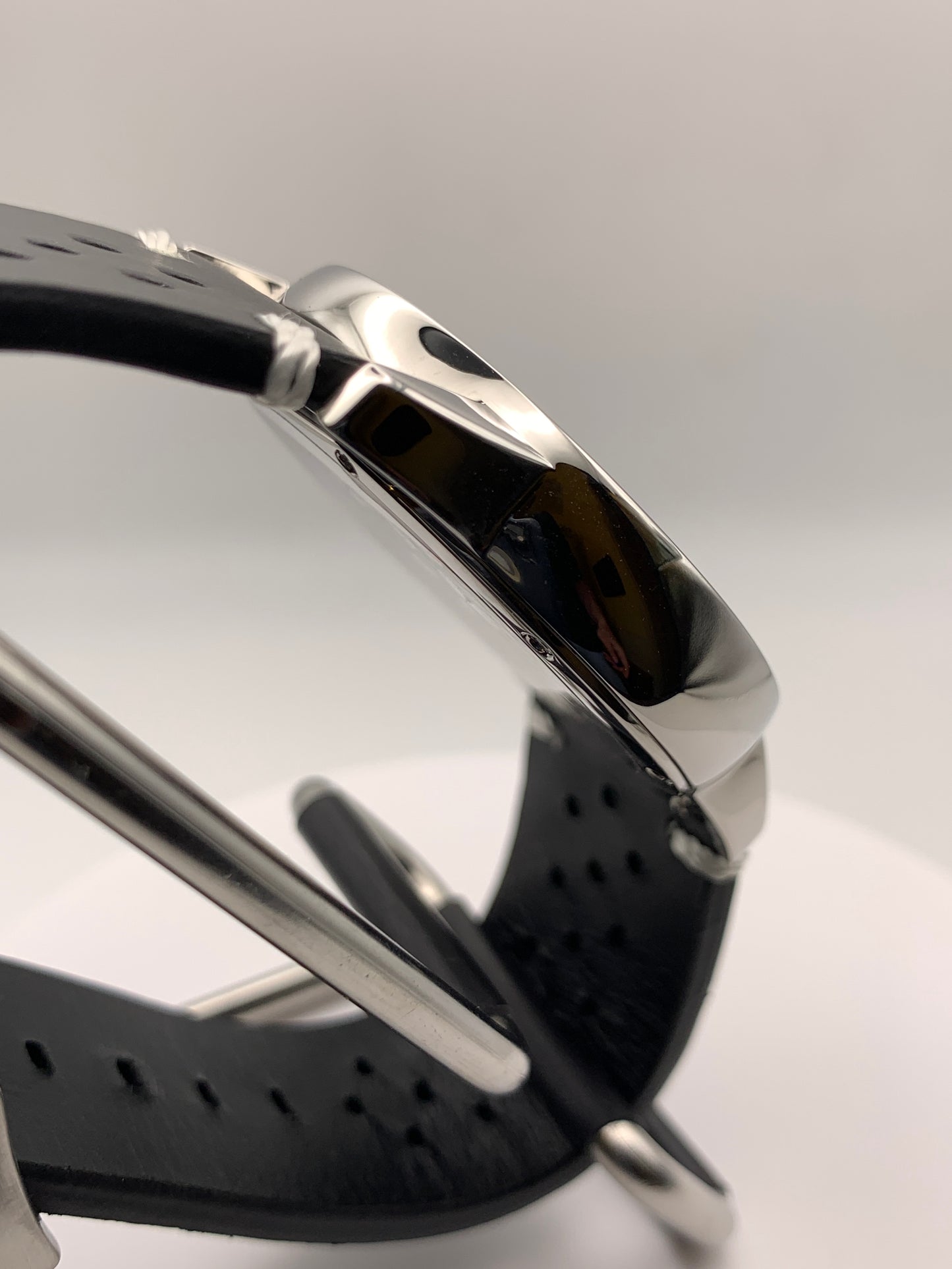 Grace 2. 42mm Stainless steel. Vintage Elgin enamel dial. Sapphire crystal. Miyota 2036 quartz.