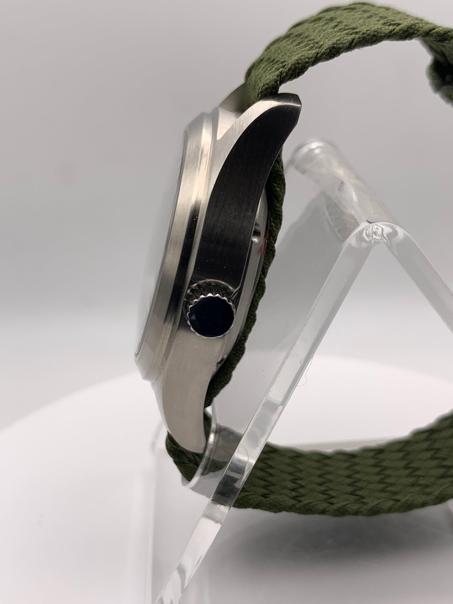 Fangorn. 39mm Stainless steel. Textured and faceted dial. Sapphire crystal. Seiko NH38.