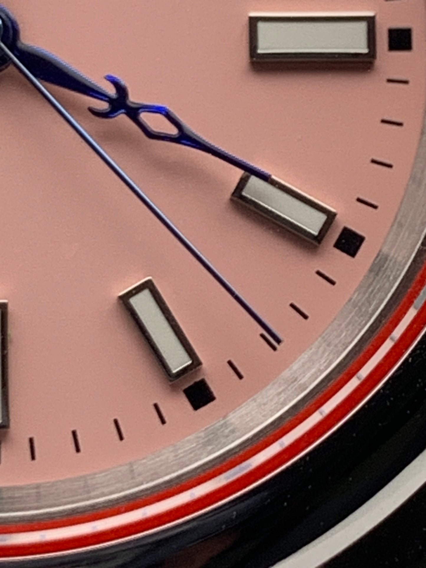 Versailles 1.1 - 39mm Stainless steel case with red gasket. Sapphire crystal. Exhibition case back. Seiko NH38 with blue rotor.