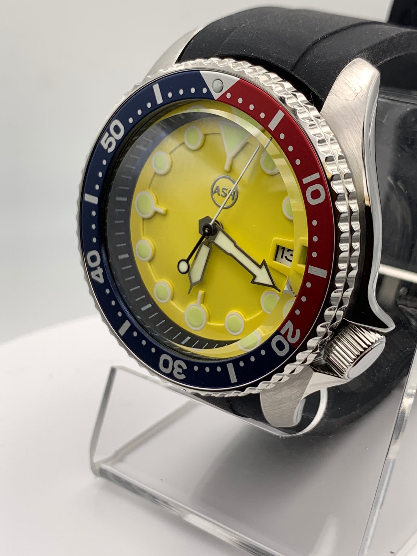 Happy. 42mm Stainless steel cushion case. Sapphire crystal. NH35 automatic.