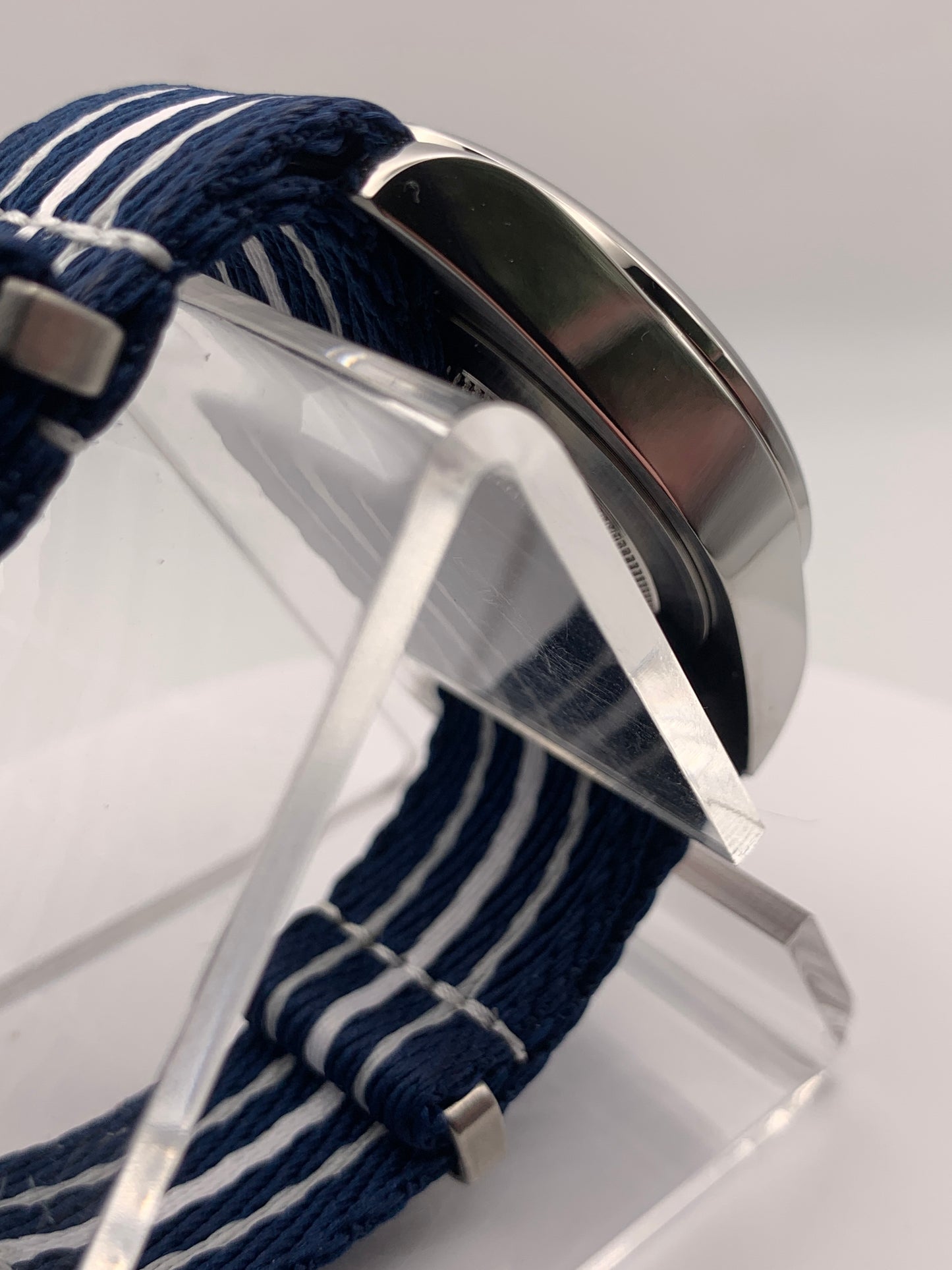 Monolith. 39mm Stainless steel. Sapphire crystal. Seiko NH38.