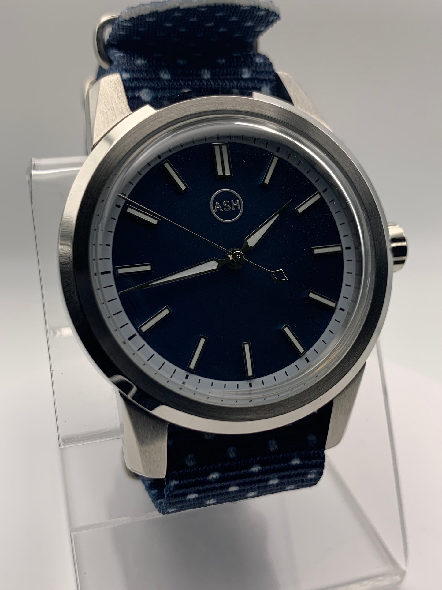 Dress Shirt. 41mm Stainless steel case. Domed K-1 glass crystal. Seiko NH38.