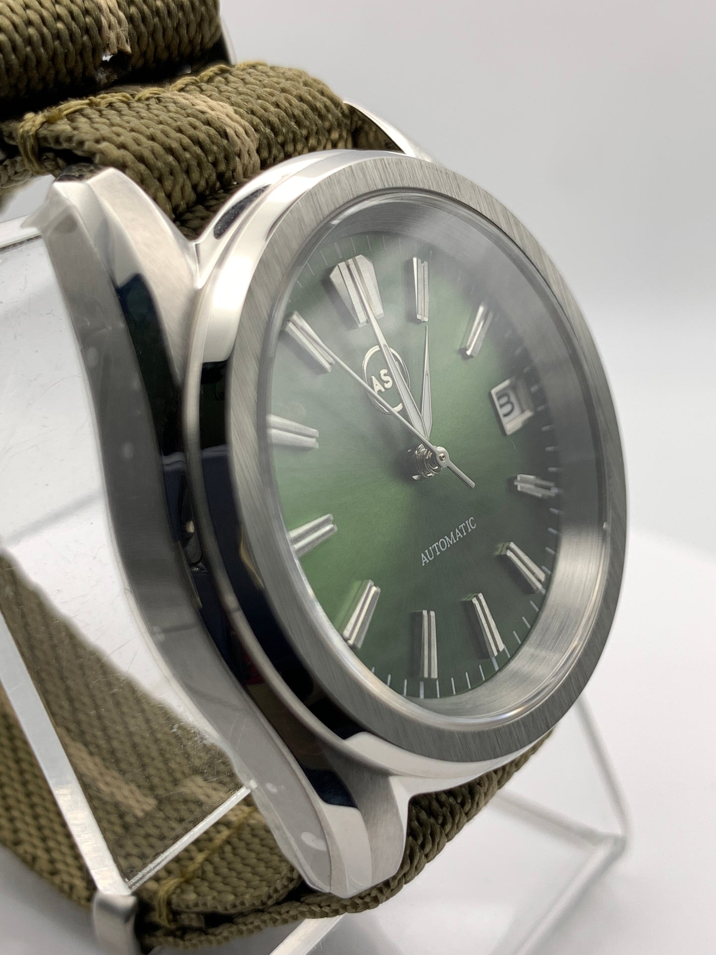 Ithilien. 38mm Stainless steel case. Sapphire crystal. Seiko NH35.