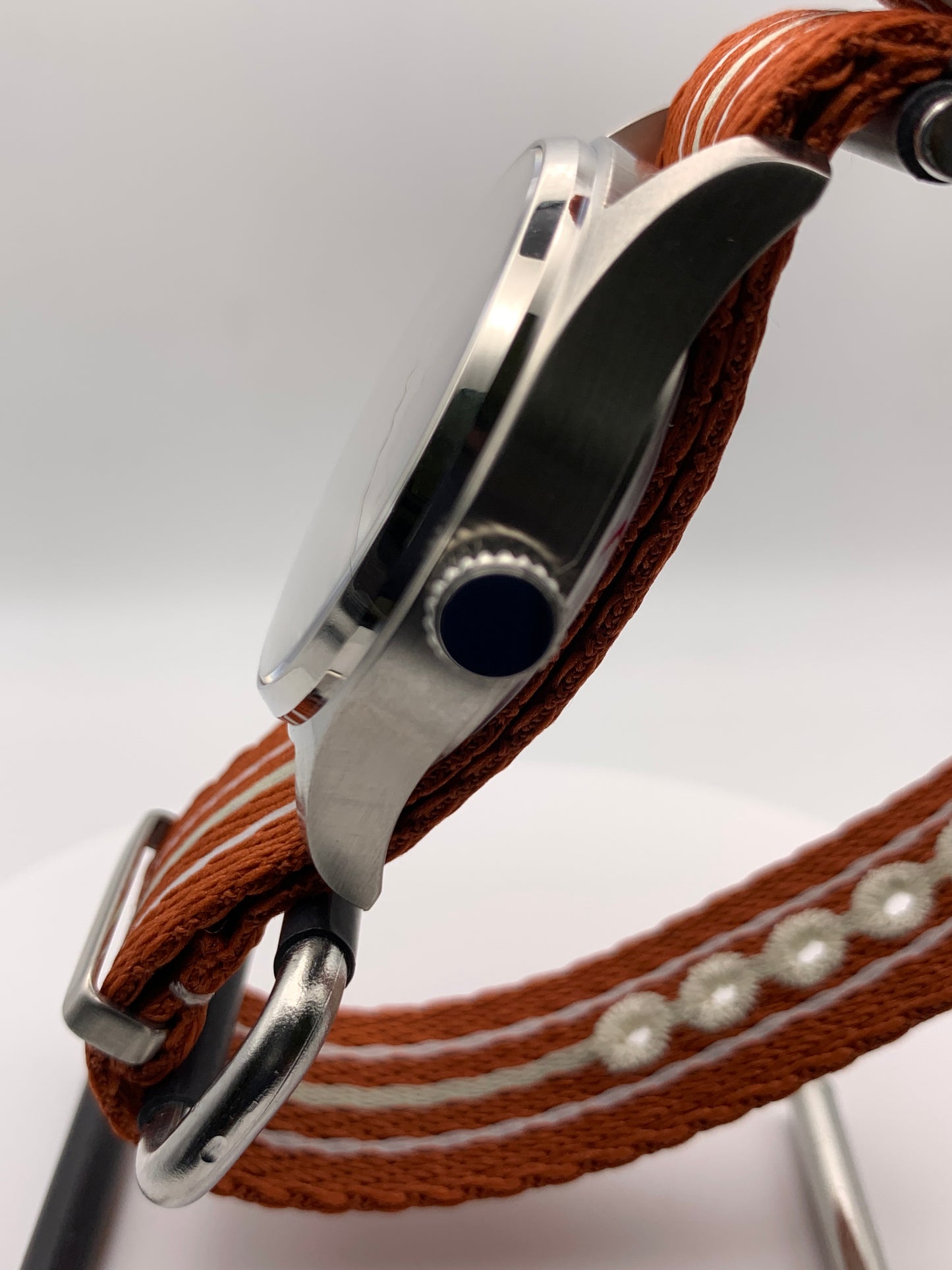 Fuyu. 39mm Stainless steel case.  Sapphire crystal. Seiko NH38