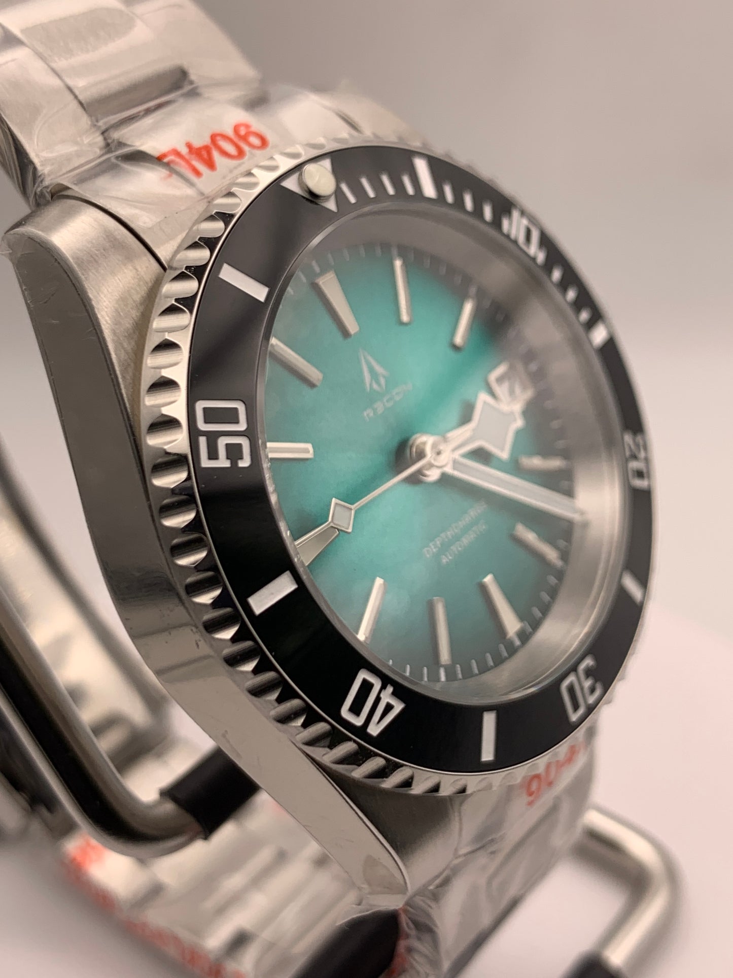 R3CON Collection. Custom teal dial watch. 40.5mm stainless steel case. Sapphire crystal. Seiko NH35.