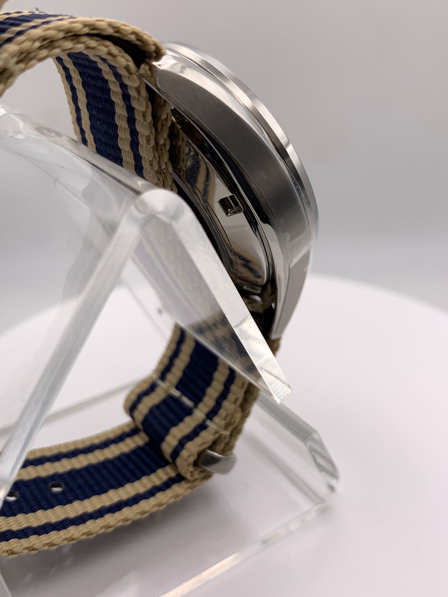 Chakushoku. 38mm Stainless steel. Sapphire crystal. Seiko NH38.