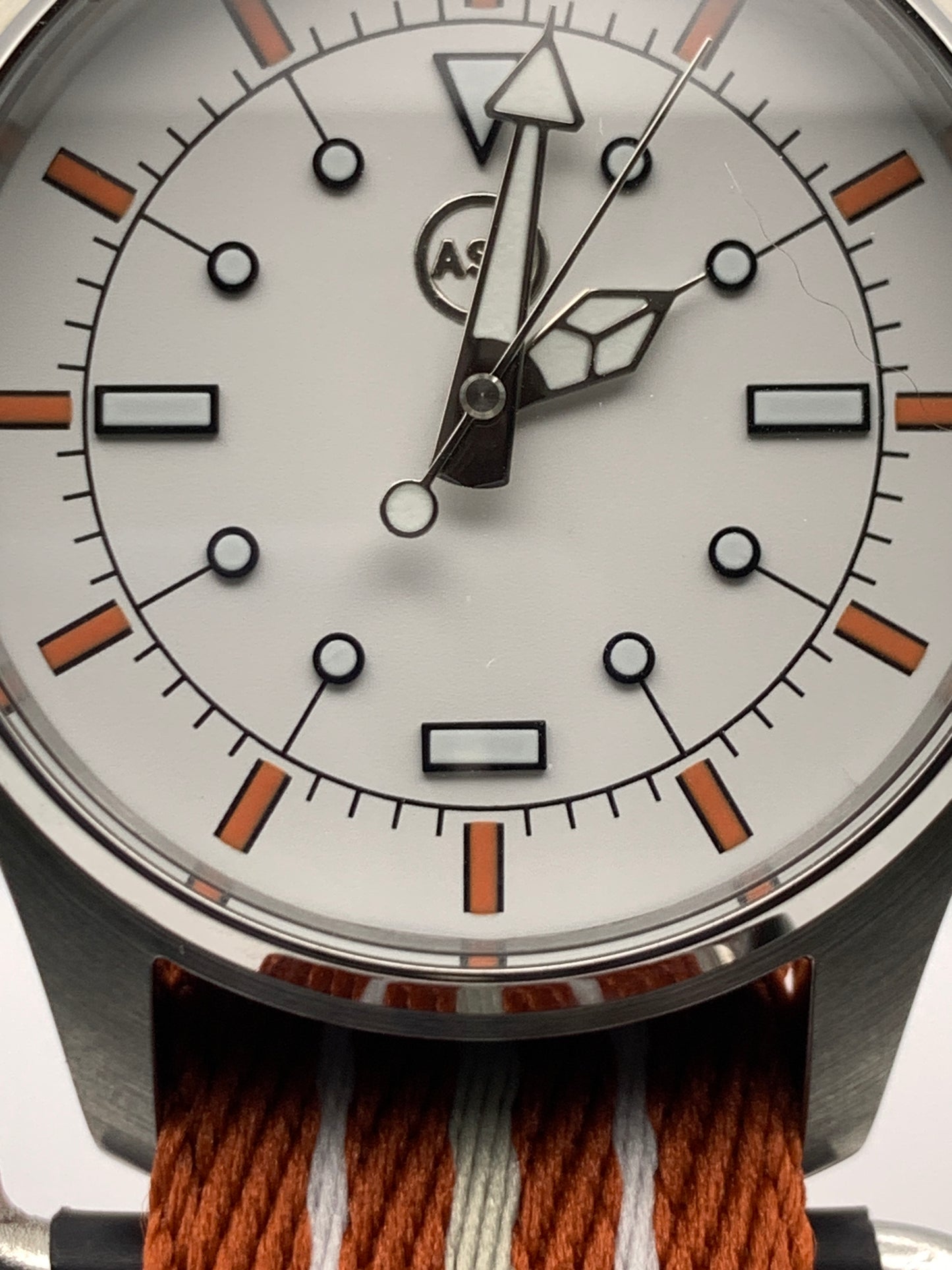 Fuyu. 39mm Stainless steel case.  Sapphire crystal. Seiko NH38
