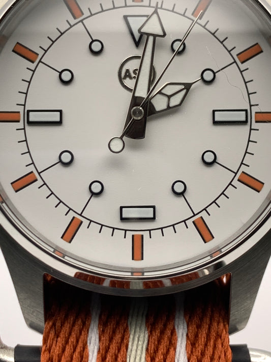 Fuyu. 39mm Stainless steel case.  Sapphire crystal. Seiko NH38
