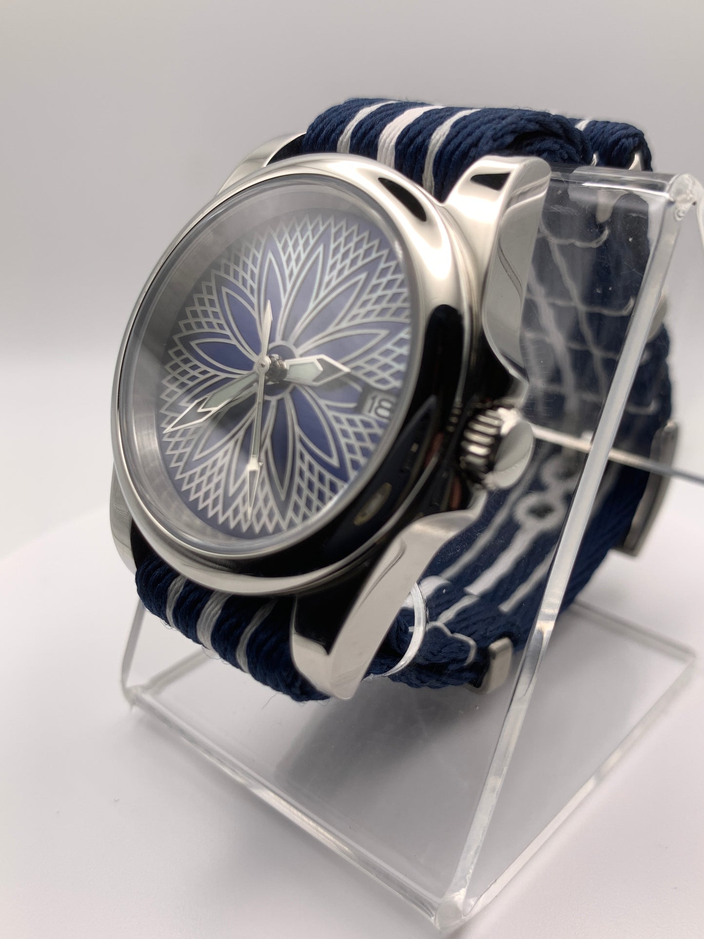 Blu Lou. 39mm Stainless steel. Sapphire crystal. Seiko NH35.