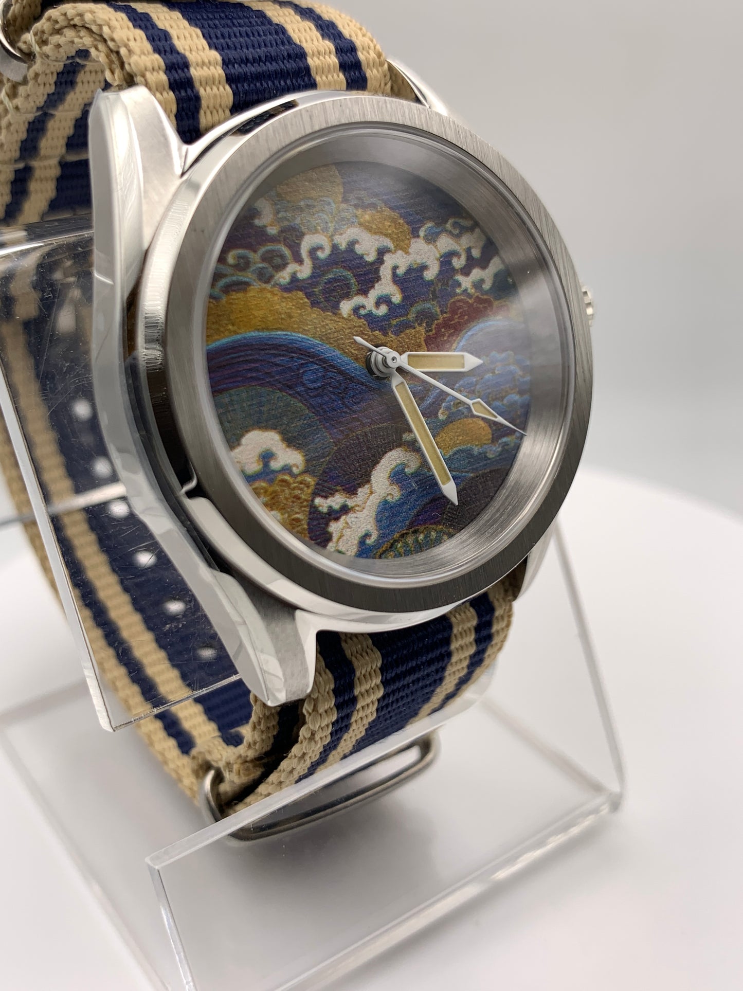Chakushoku. 38mm Stainless steel. Sapphire crystal. Seiko NH38.