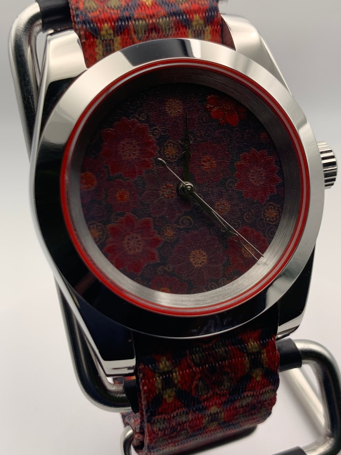 Brocade. 39mm stainless steel case. Sapphire crystal. Seiko NH38.