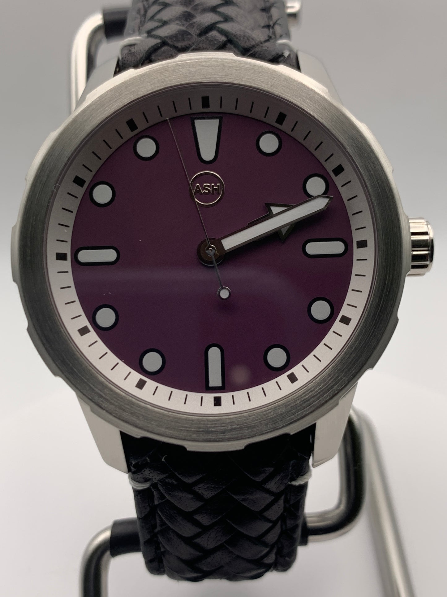 Amaranth - 44mm stainless steel case. Sapphire crystal. Seiko VH31 mecha-quartz.